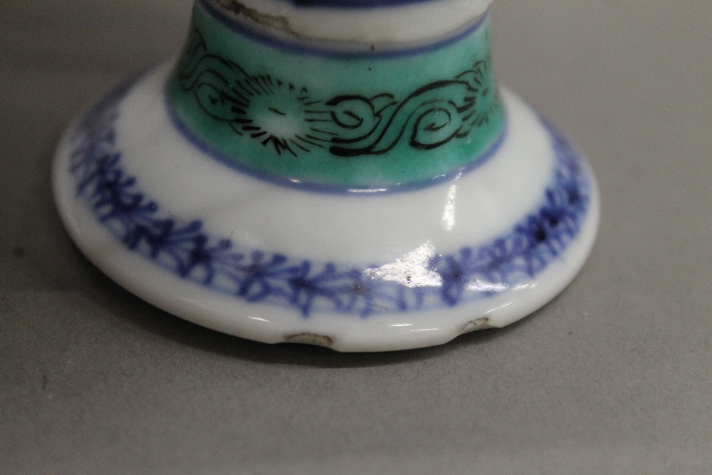 A Chinese Kangxi period octagonal famille verte porcelain stem cup. 11.5 cm high. - Image 17 of 17
