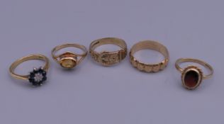 Five various 9 ct gold rings. 9.1 grammes total weight.