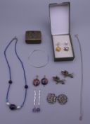 A quantity of various jewellery.