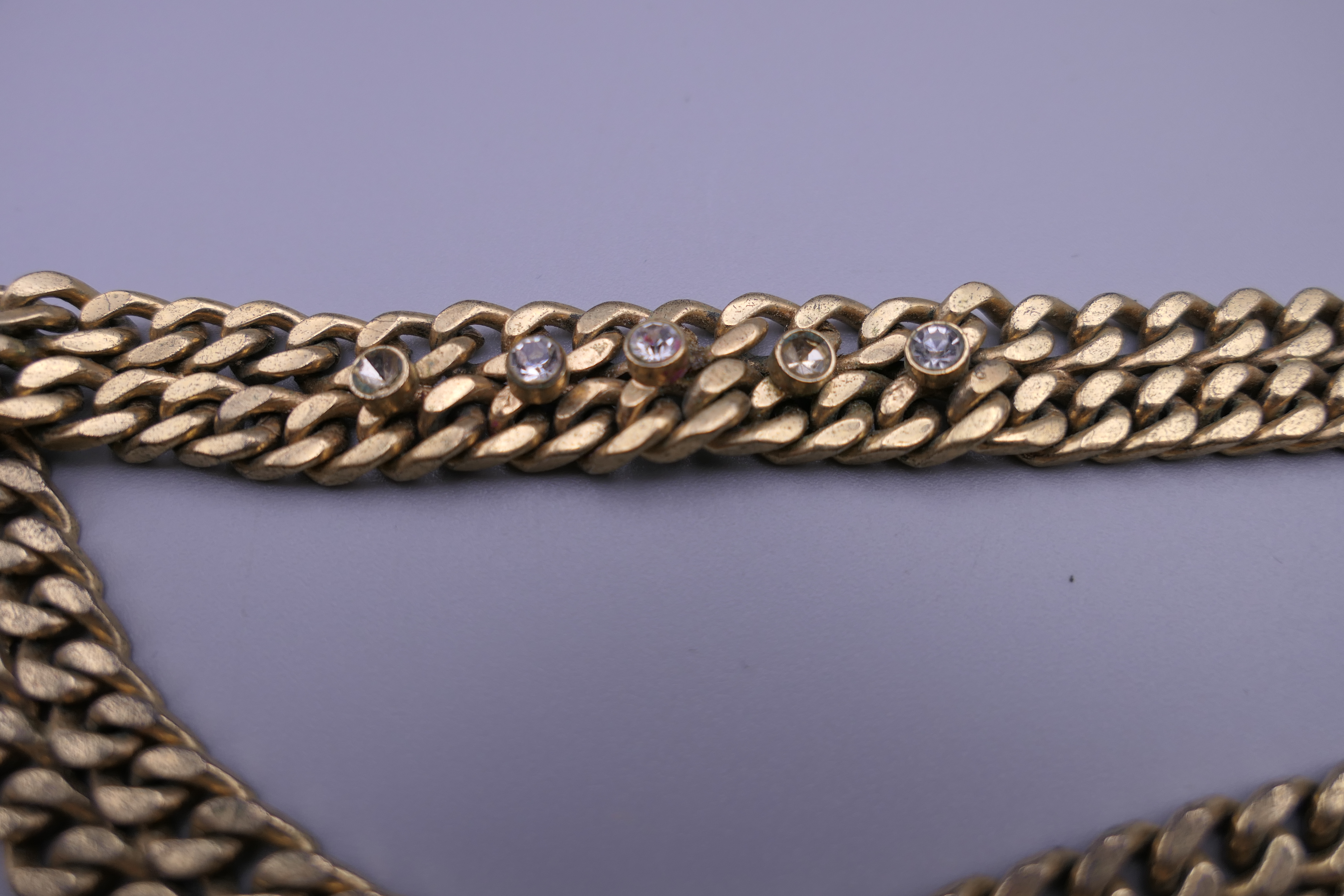 A quantity of jewellery, including a long guard chain. - Image 2 of 6