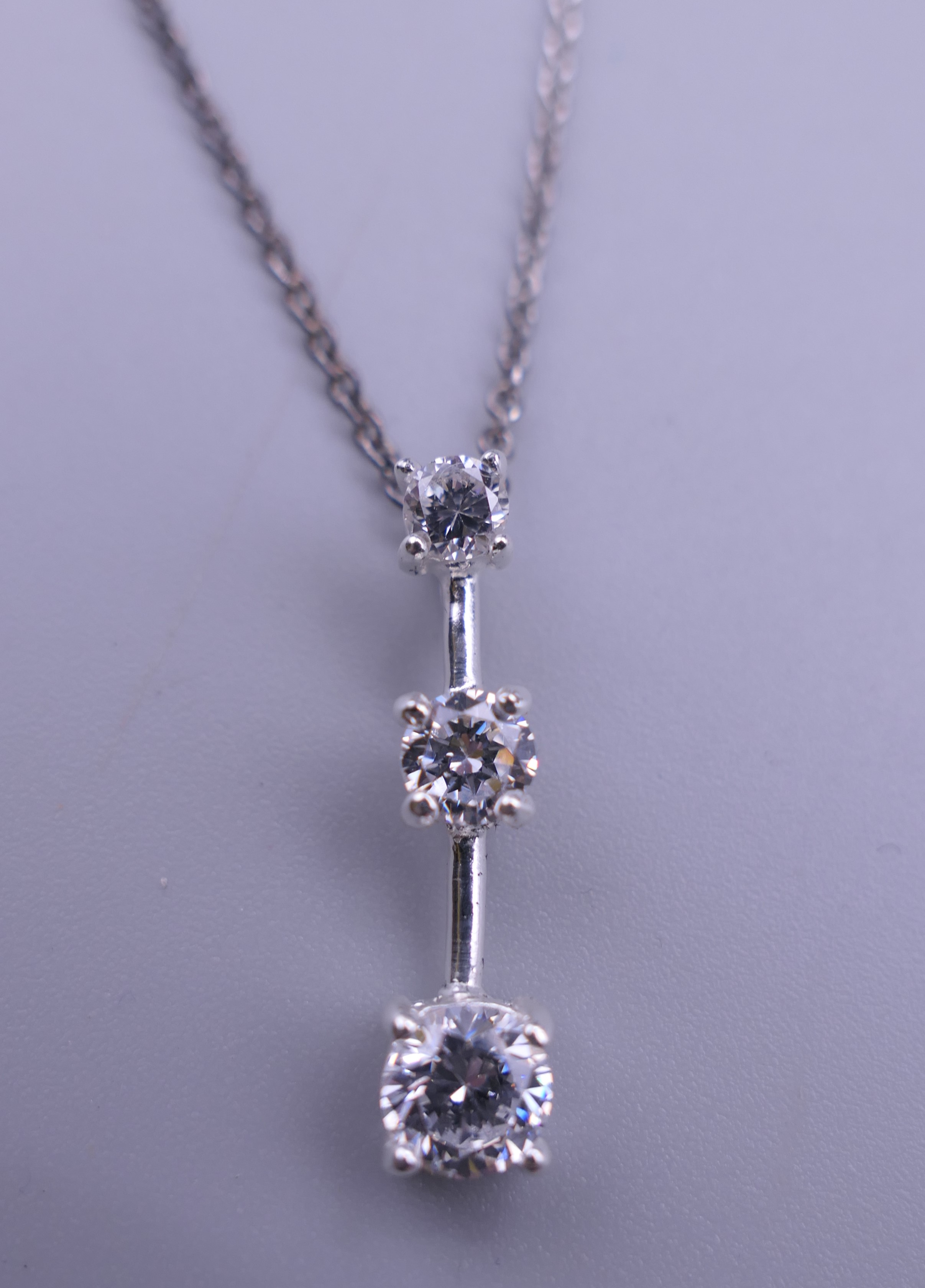 A boxed silver dress pendant on chain and matching earrings. The pendant 2.5 cm high. - Image 2 of 3