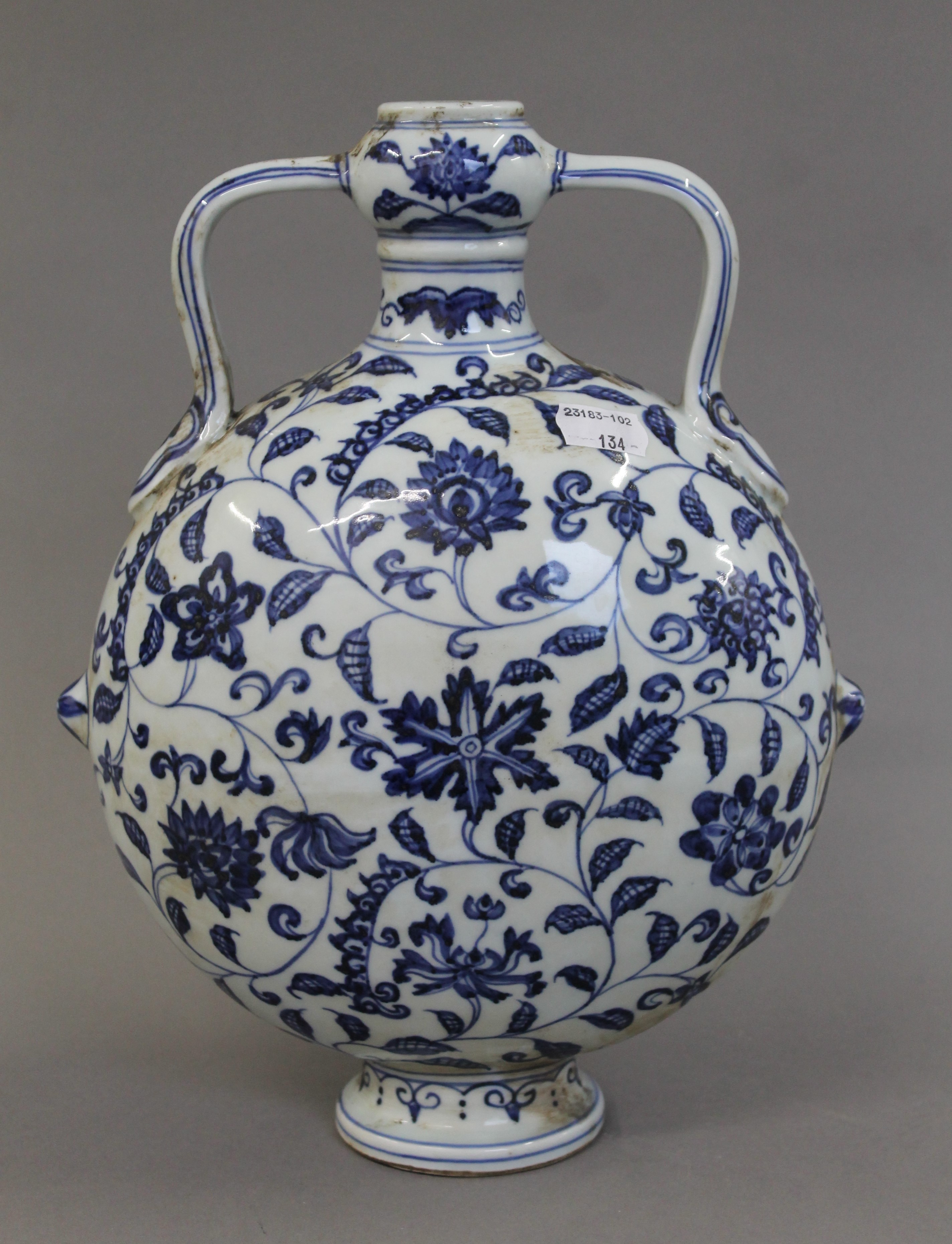 A Chinese blue and white porcelain moon vase. 28.5 cm high.