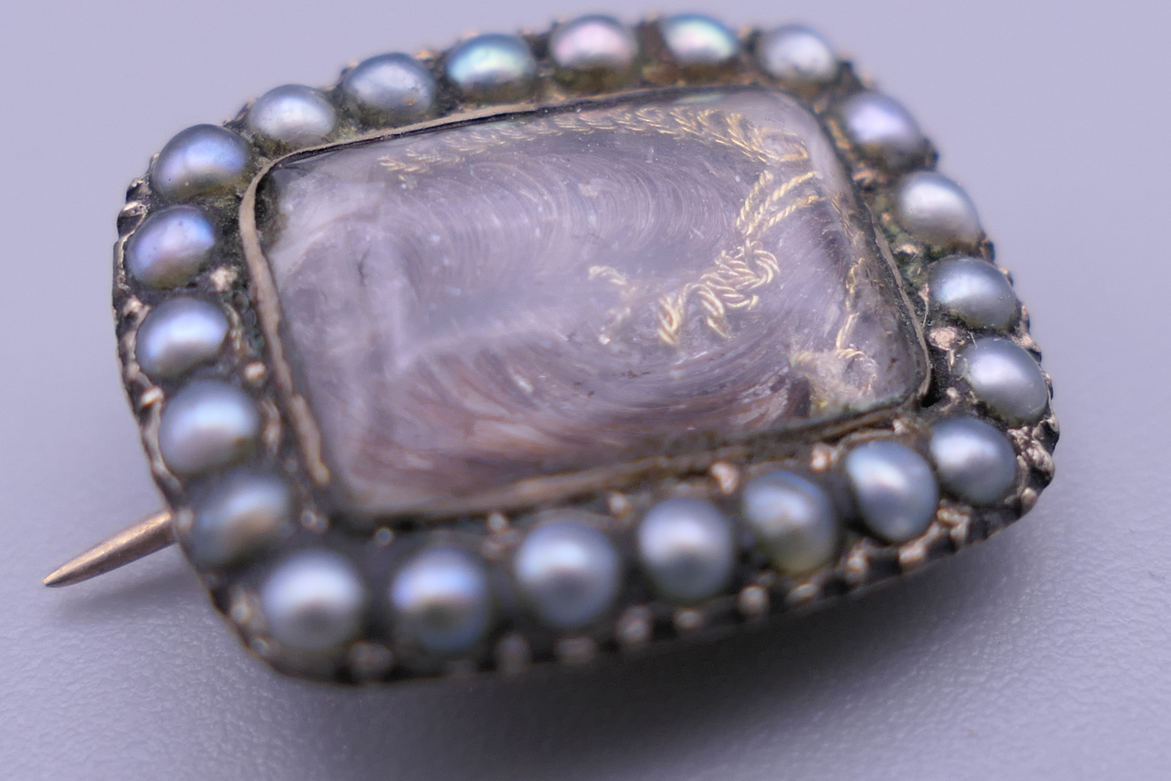 A 19th century natural seed pearl mounted mourning brooch. 1.5 cm wide. - Bild 3 aus 3
