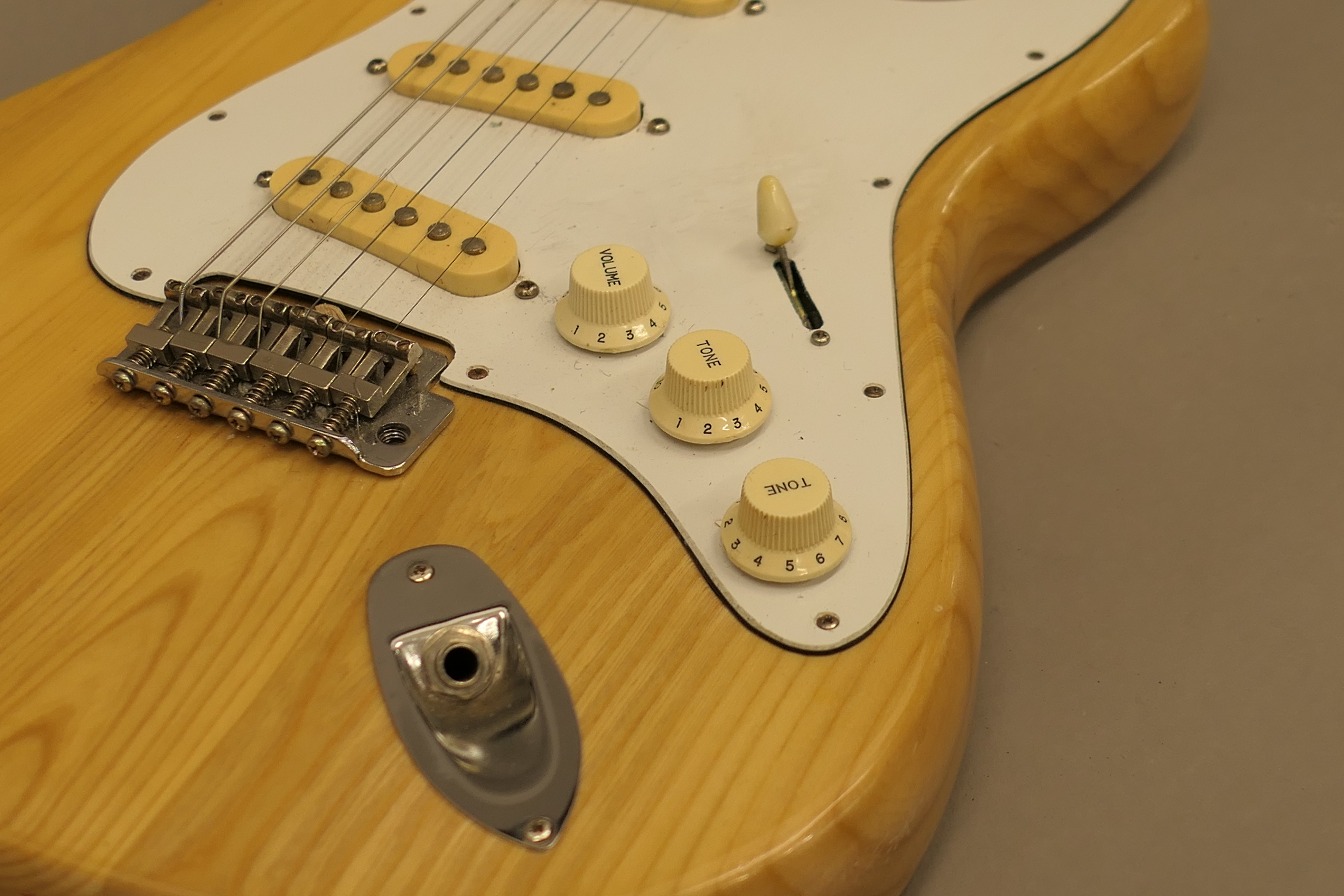 A 1970's Eros Stratocaster electric guitar, in working order. 102 cm long. - Image 4 of 7
