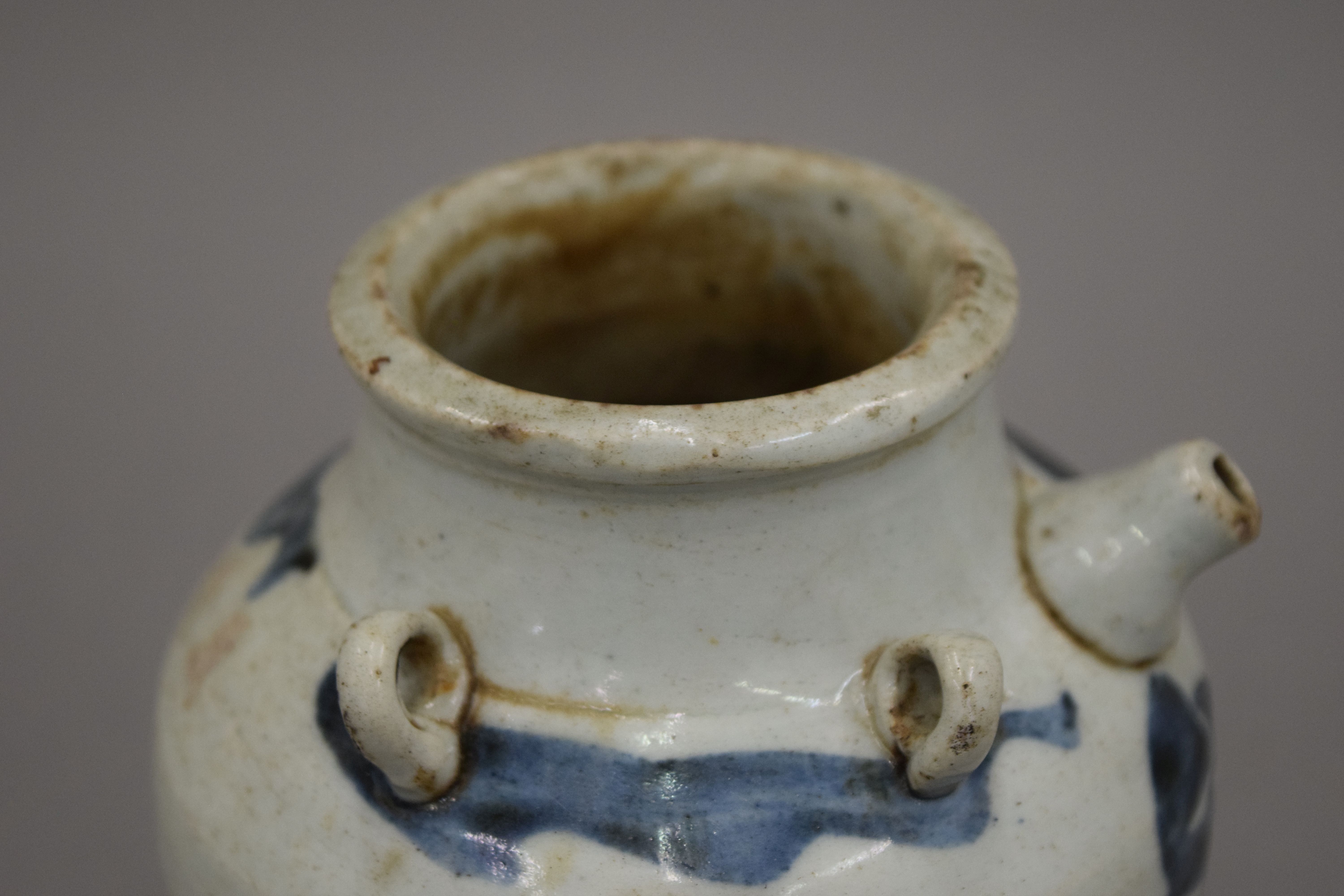 A small Chinese Ming blue and white porcelain spouted wine pot. 13.5 cm high. - Image 3 of 3