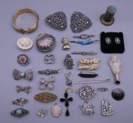 A box of various jewellery