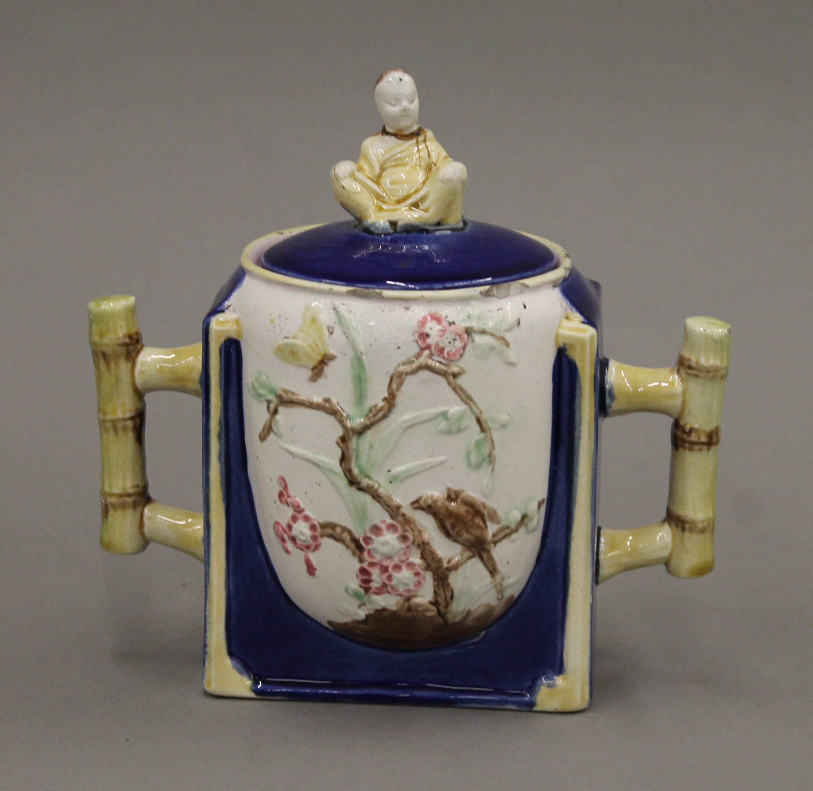 A Victorian three-piece Majolica tea set. The teapot 18 cm high. - Image 4 of 7