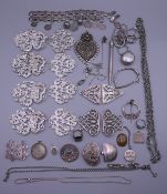A quantity of various silver jewellery, etc. Approximately 19 troy ounces total weight.