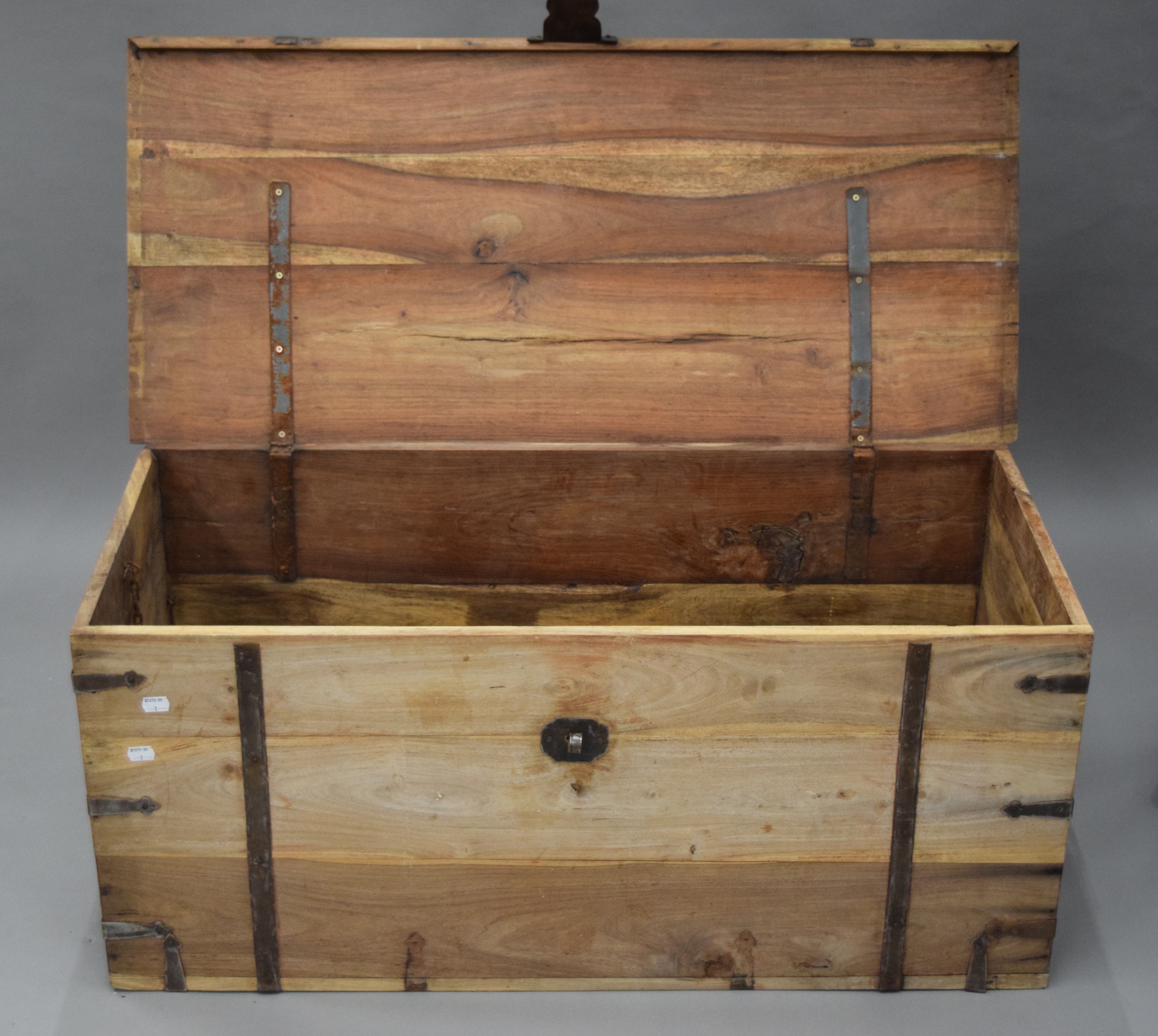 A 19th century striped teak trunk with iron strap work. 100 cm wide. - Image 3 of 5