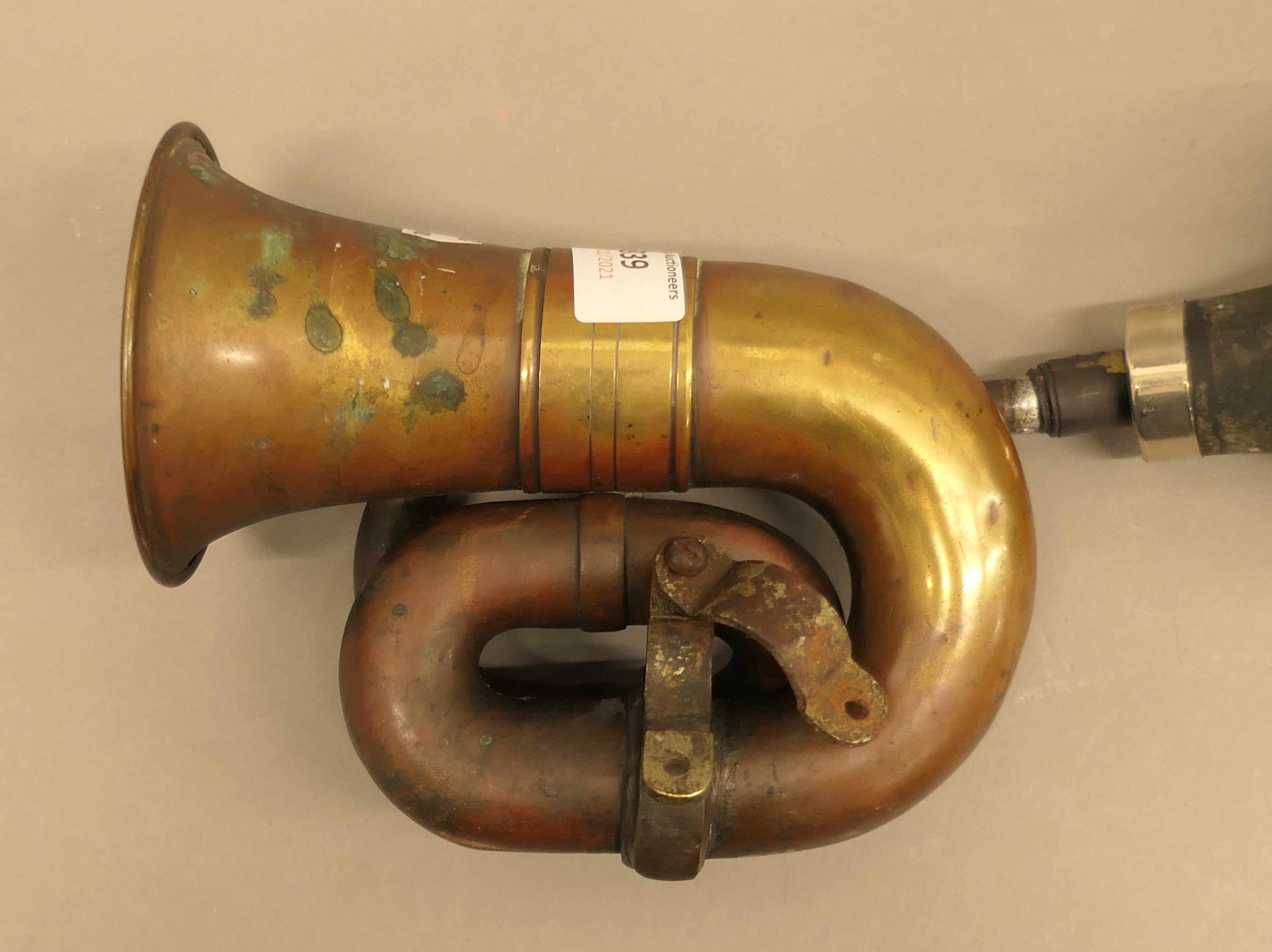 Two vintage car horns. The largest 37 cm long. - Image 5 of 6