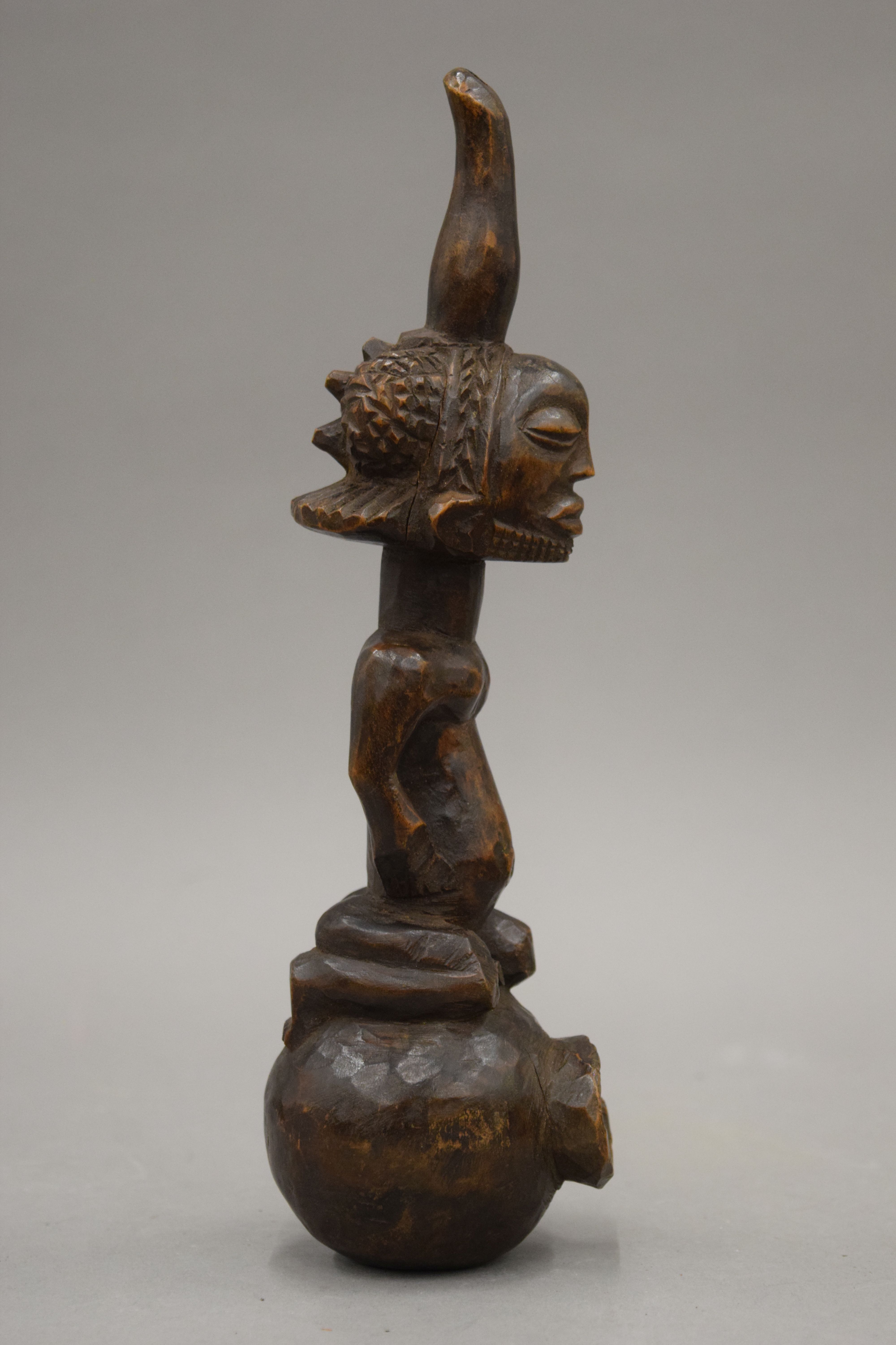 Two African carved bone and wooden pipes. The largest 34.5 cm long. - Image 7 of 10