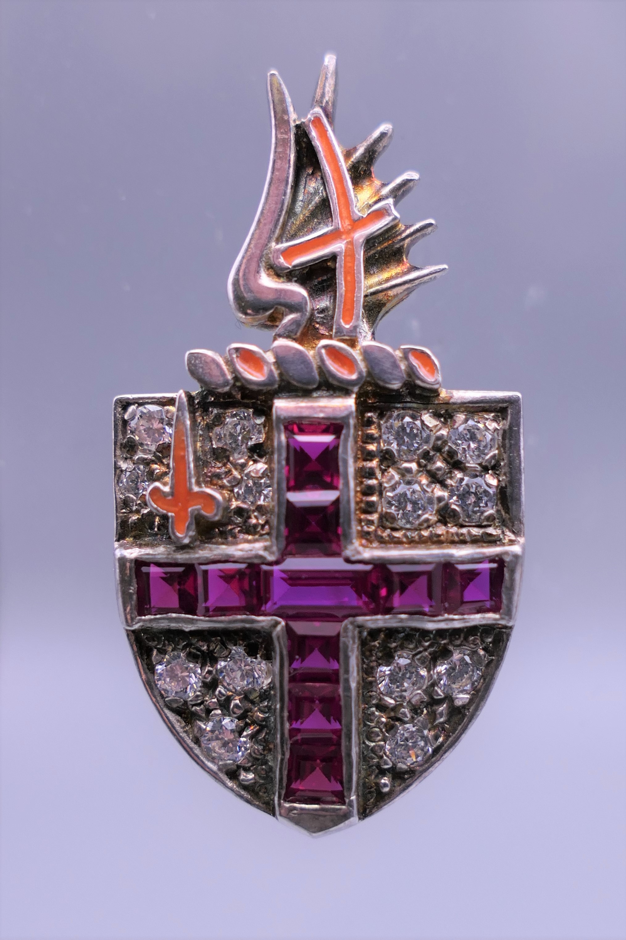 A Freedom of the City of London silver brooch. 3.5 cm high.