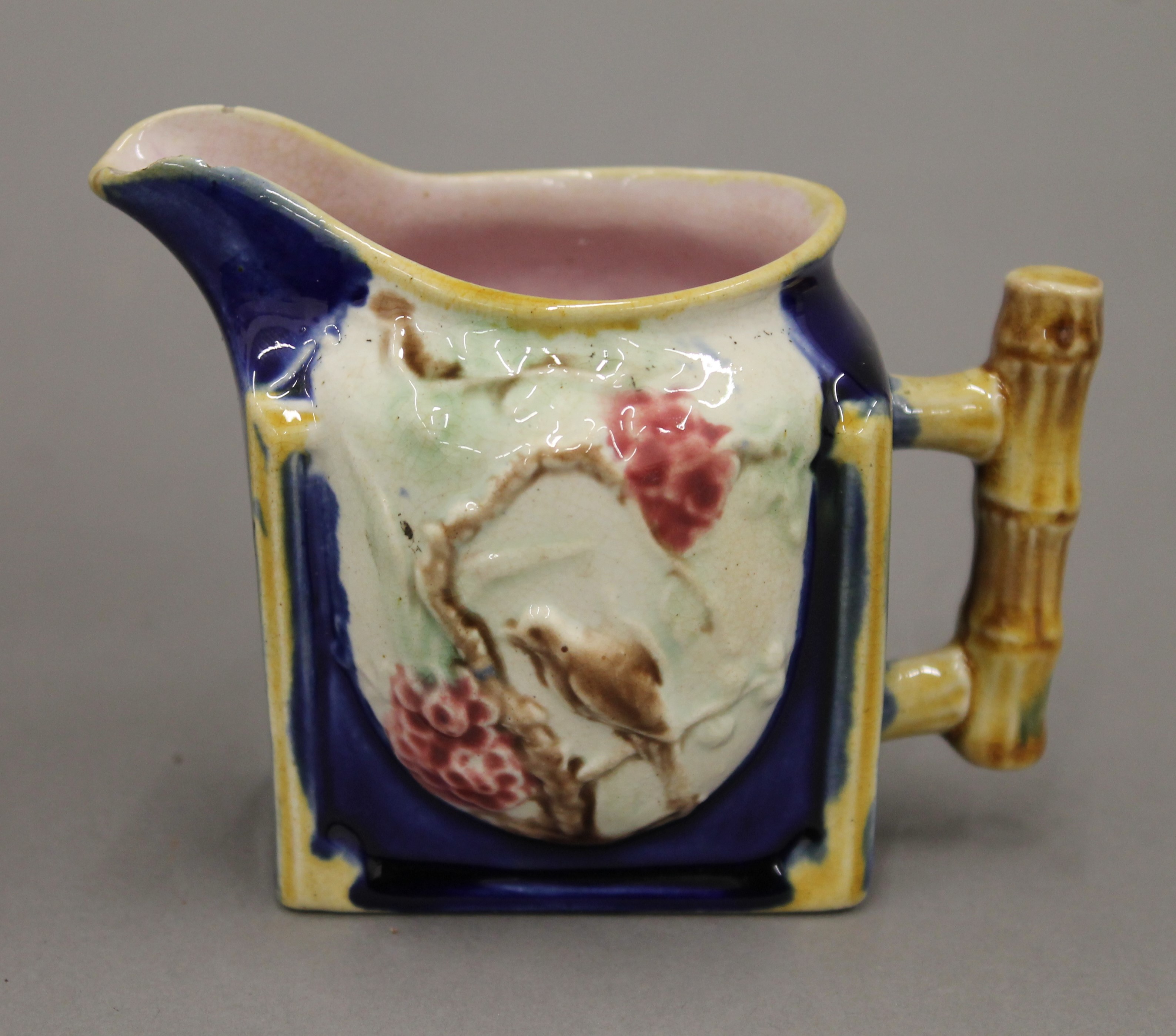 A Victorian three-piece Majolica tea set. The teapot 18 cm high. - Image 6 of 7