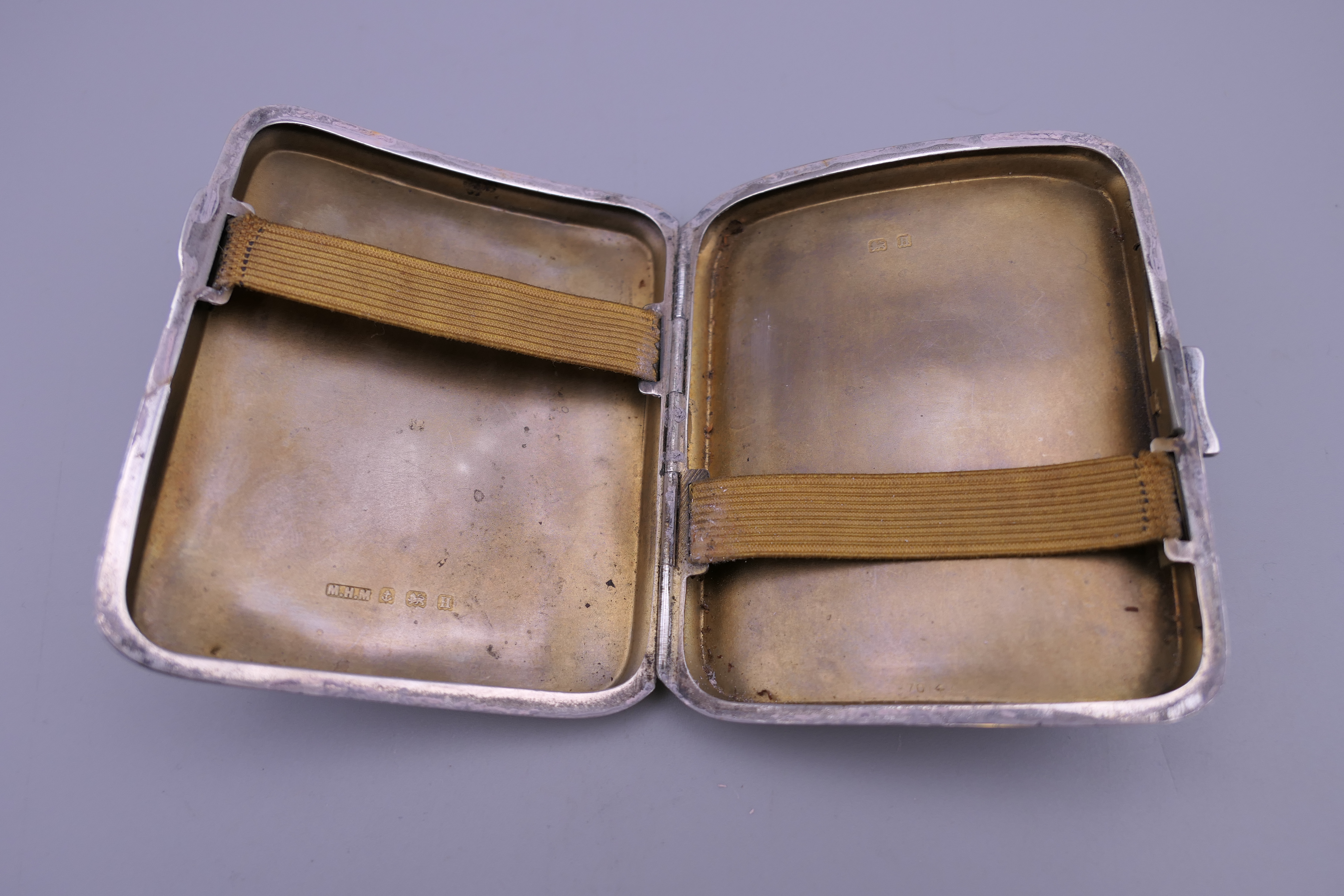A silver cigarette case decorated with a scantily clad lady. 7 cm wide. - Image 5 of 9