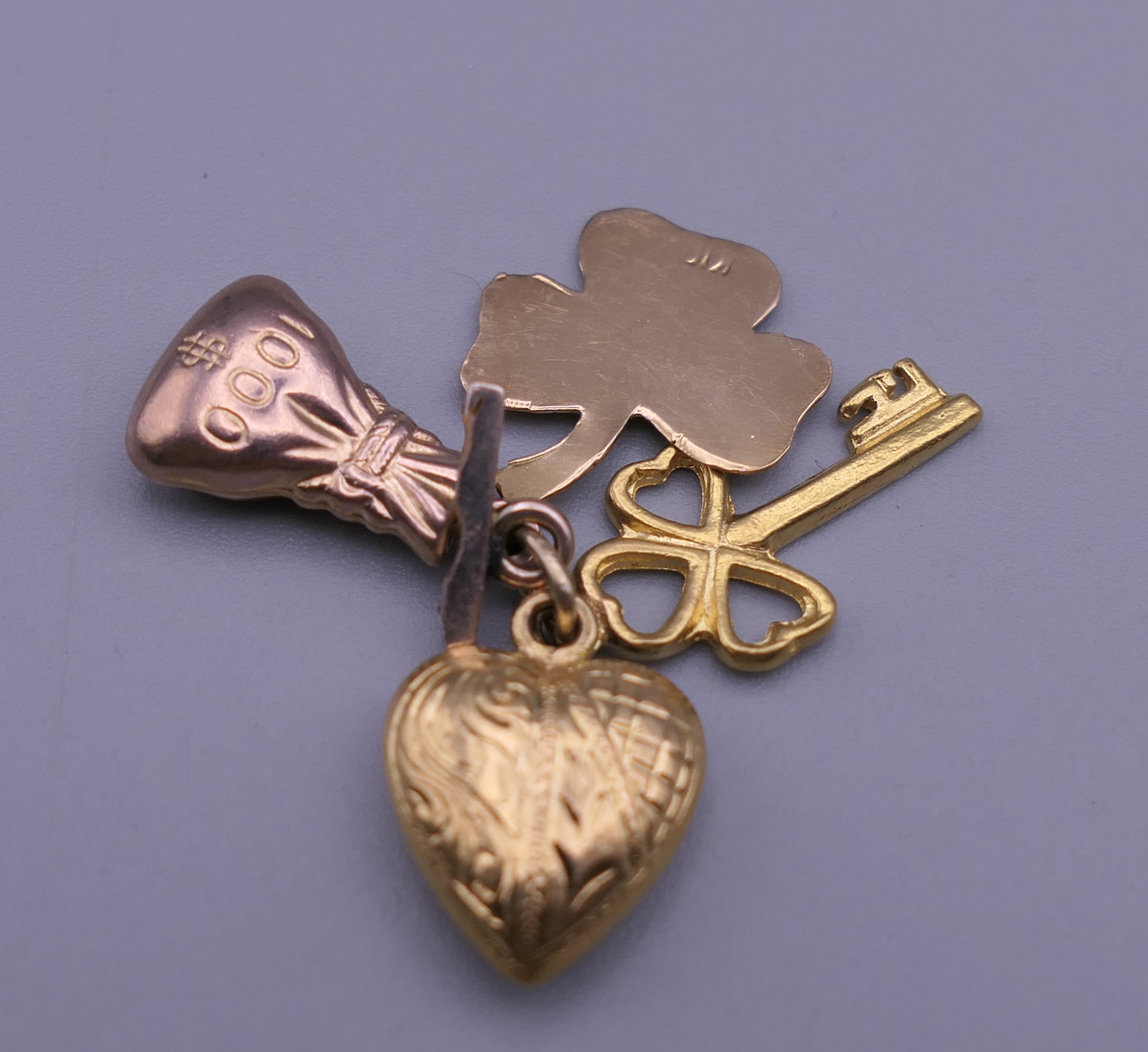 Four gold charms. 5.4 grammes. - Image 2 of 4