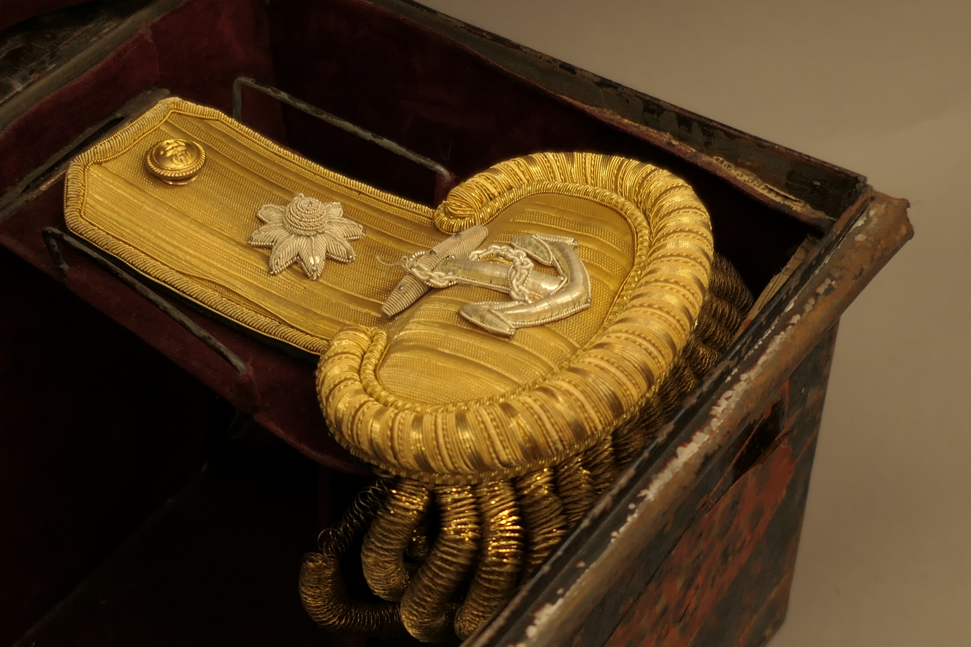 A Royal Navy toleware hat and epaulette box, - Image 7 of 8