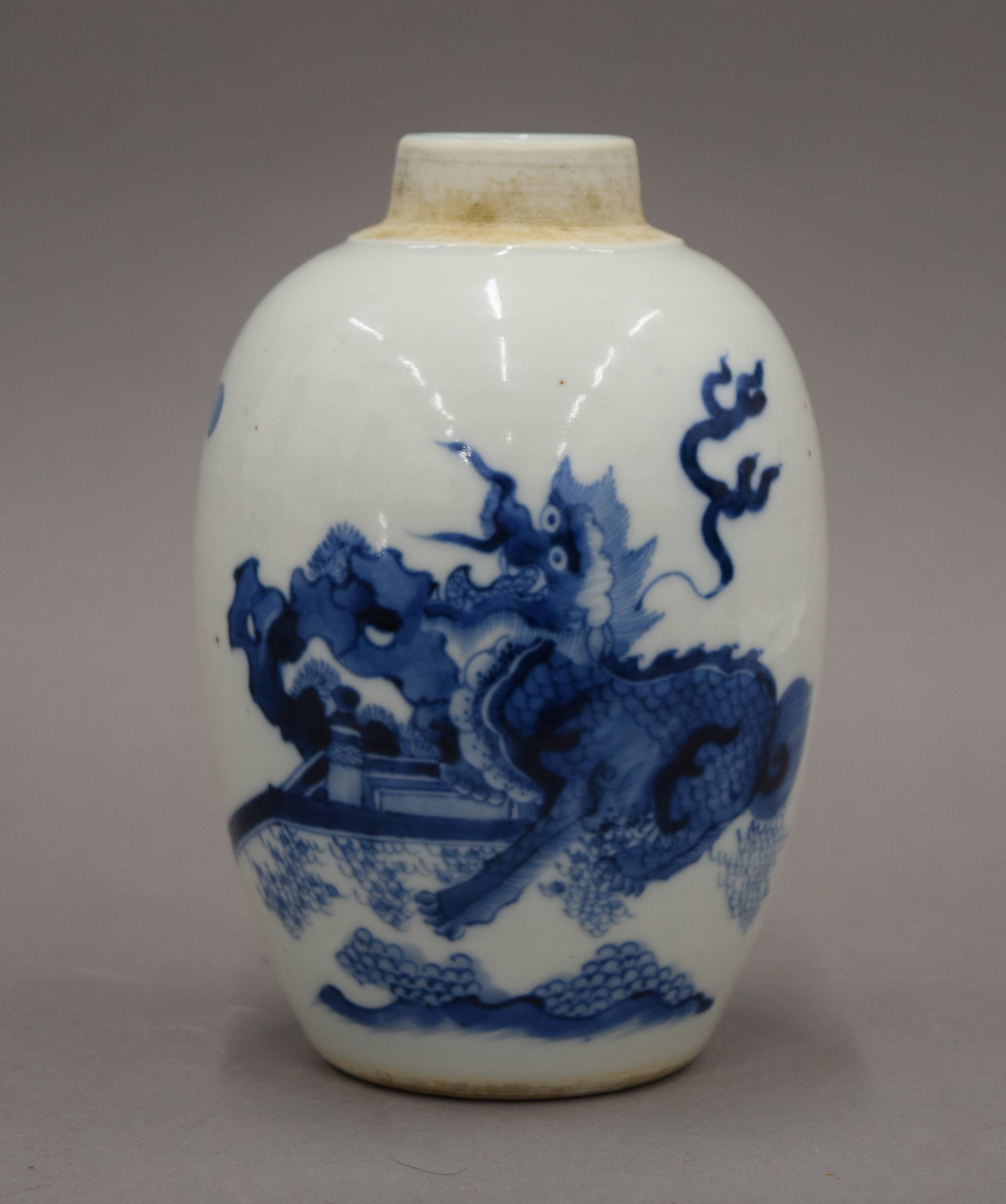 An 18th century Chinese blue and white porcelain tea caddy. 15 cm high. - Image 2 of 7