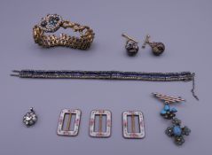A small quantity of miscellaneous jewellery.