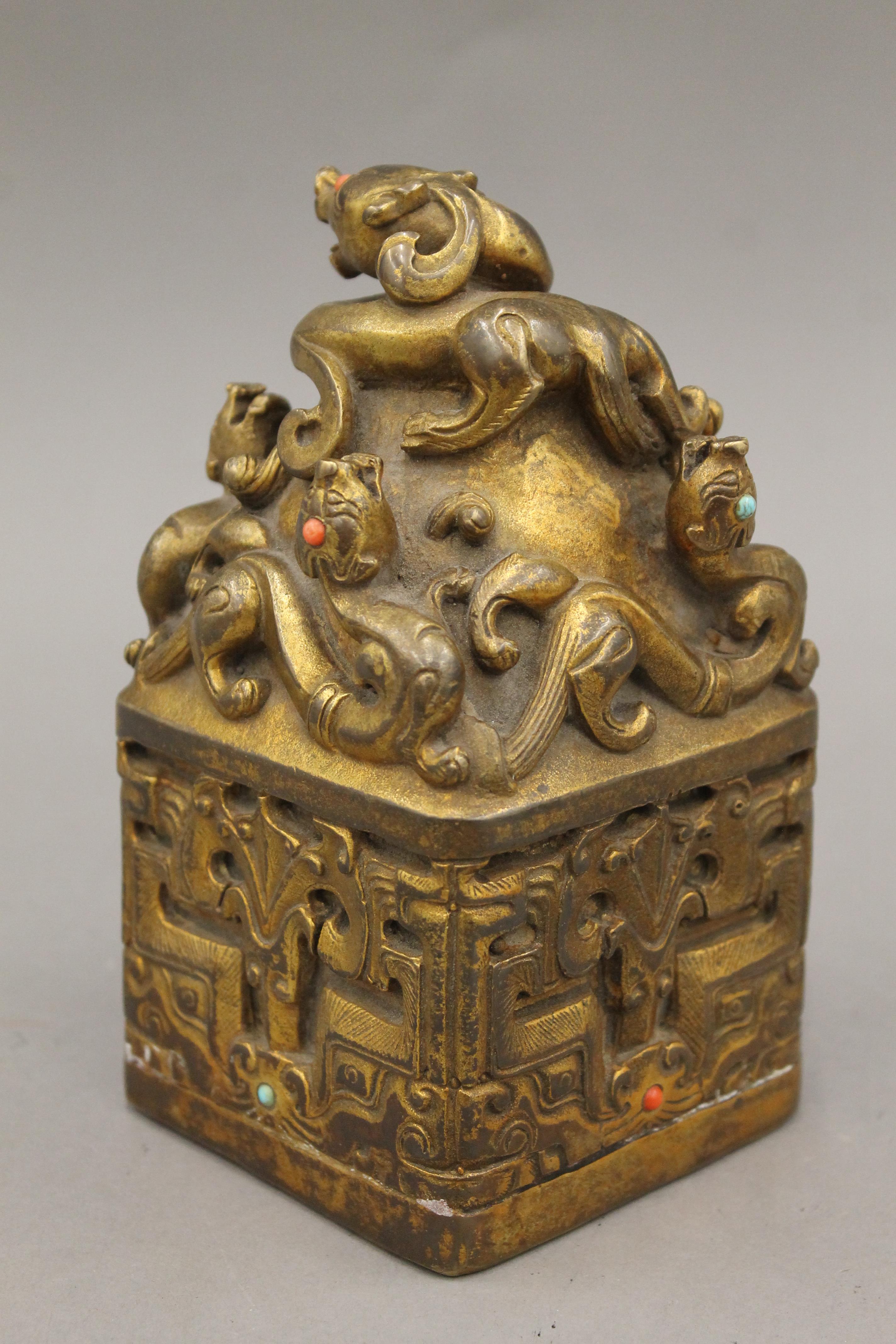 A large Chinese gilded bronze square seal with turquoise and red coral stones. 16.5 cm high. - Image 3 of 4