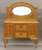 An early 20th century oak mirror back sideboard. 120 cm wide.