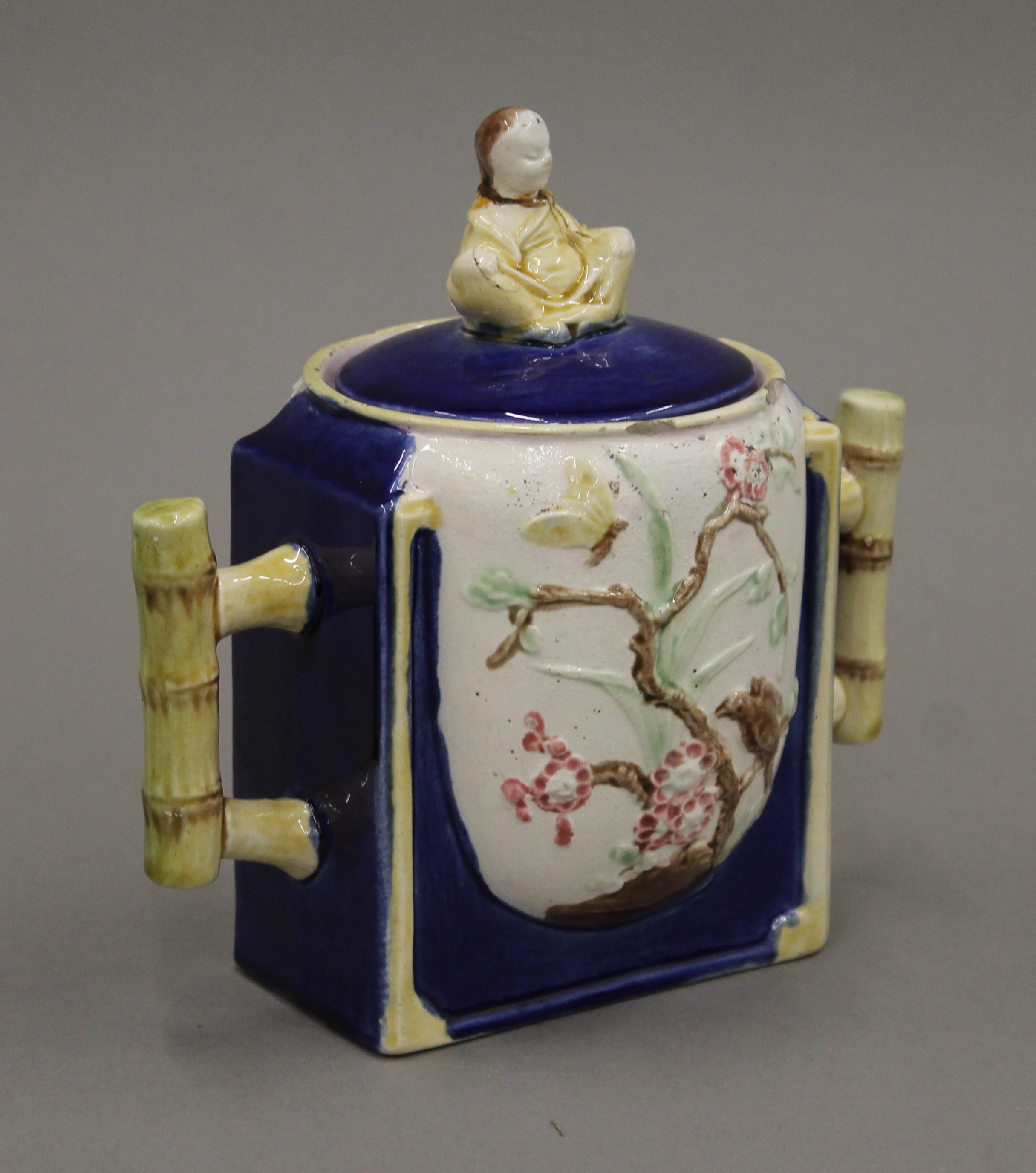 A Victorian three-piece Majolica tea set. The teapot 18 cm high. - Image 5 of 7