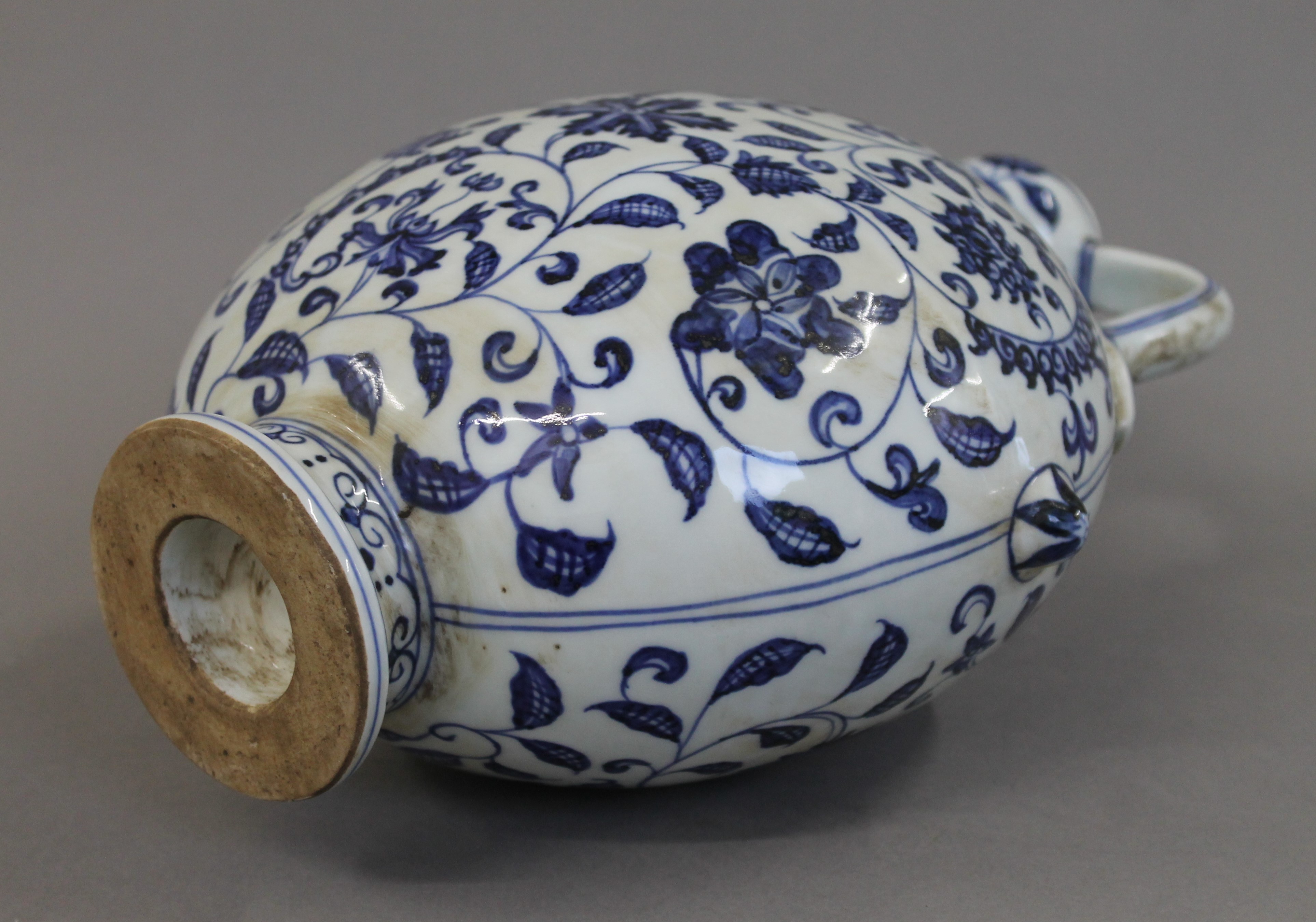 A Chinese blue and white porcelain moon vase. 28.5 cm high. - Image 4 of 4