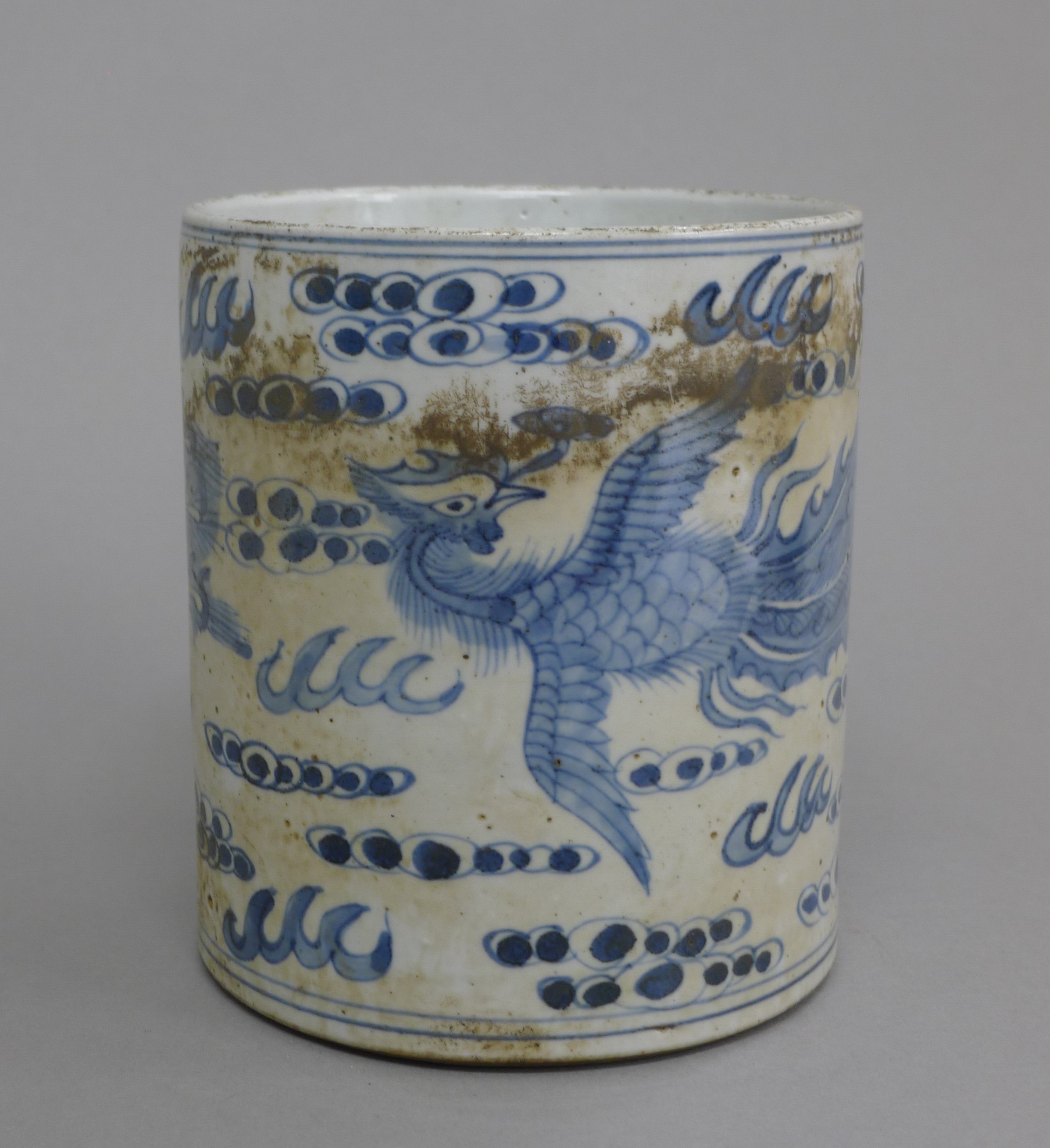 A Chinese blue and white porcelain brush pot. 13.5 cm high.