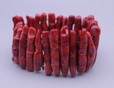 A coral bracelet. 18 cm long.