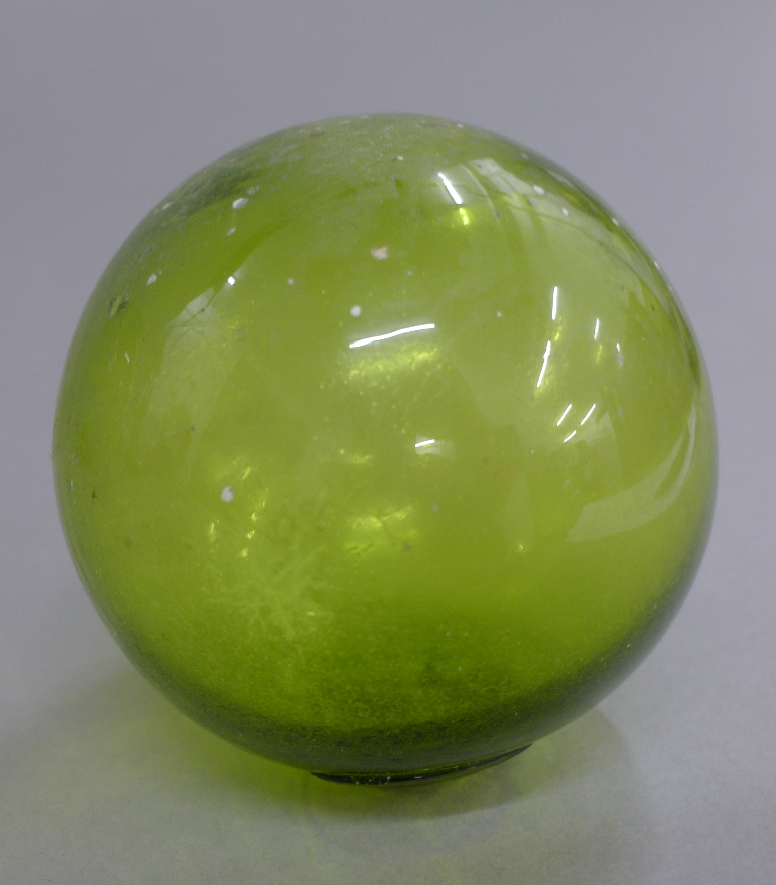 A quantity of green glassware, including a dump weight. 7.5 cm high. - Image 3 of 4