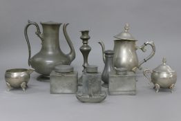 A quantity of various metalwares