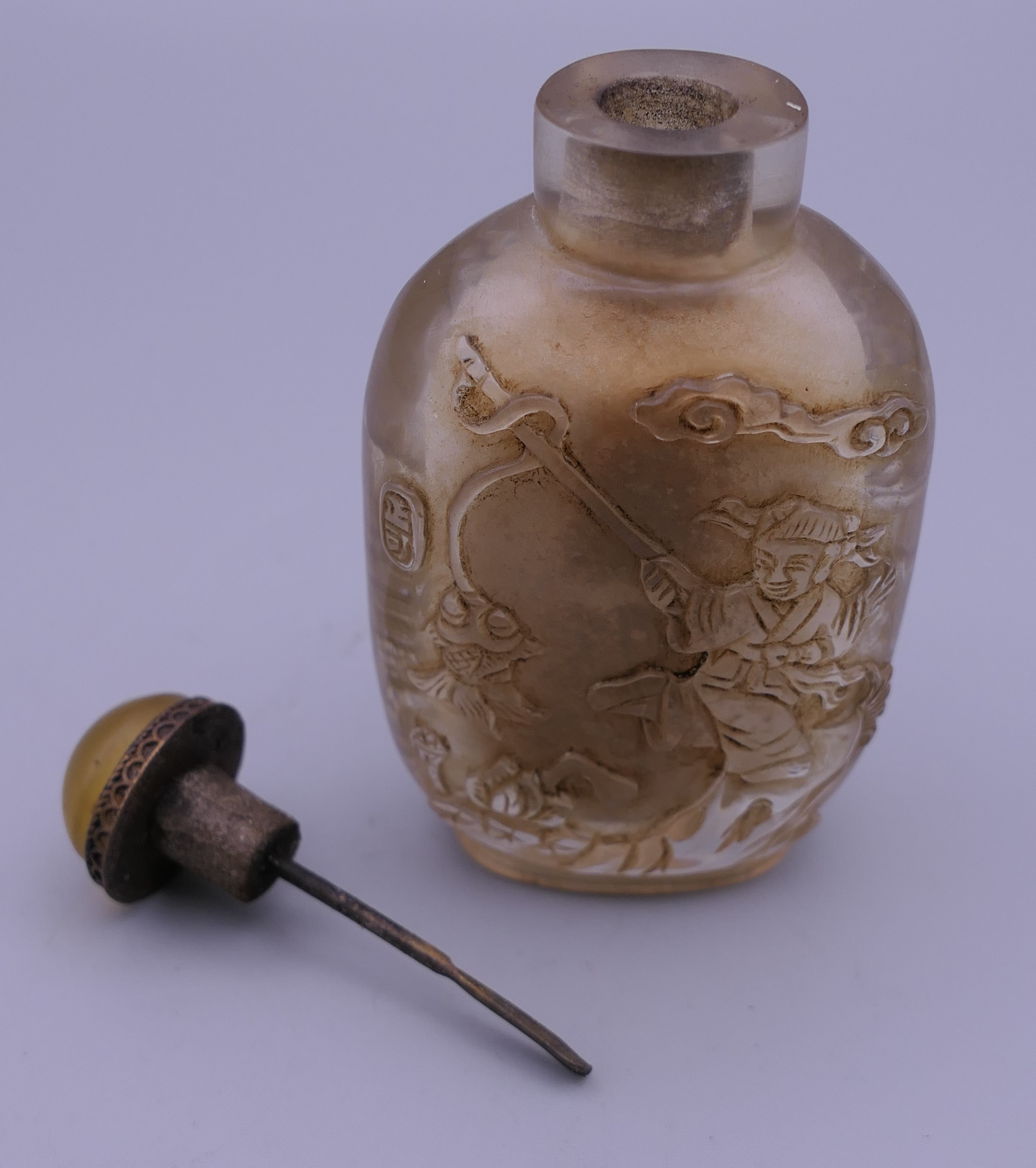 A Chinese carved glass snuff bottle. 9 cm high. - Image 4 of 4