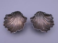 A pair of silver shell salts. 5.5 cm wide. 31 grammes.