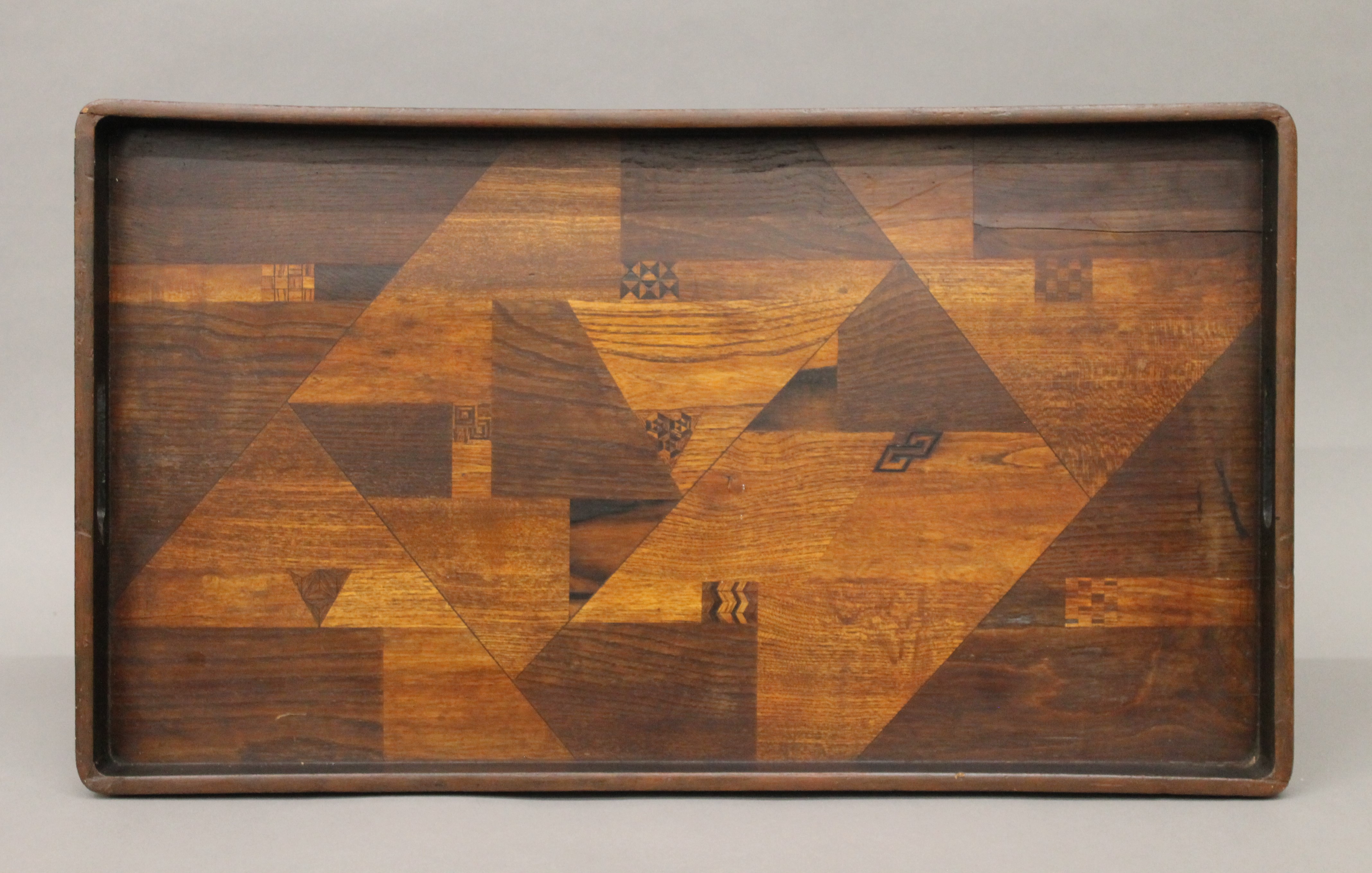 Two Japanese trays, one inlaid and one lacquered. The former 68 cm wide. - Image 5 of 6