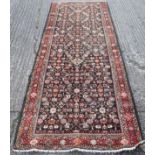 A Mahal runner. 335 x 110 cm.