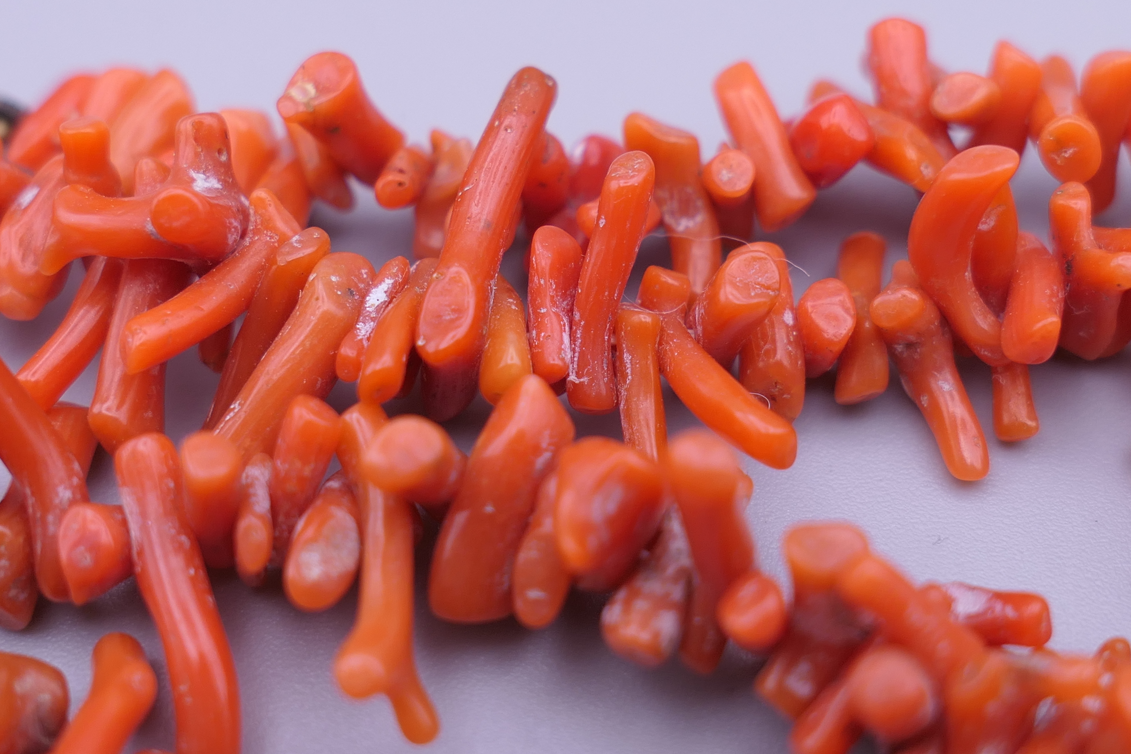 A coral necklace. 38 cm long. - Image 4 of 4
