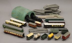 A small quantity of vintage Tri-ang model railways.