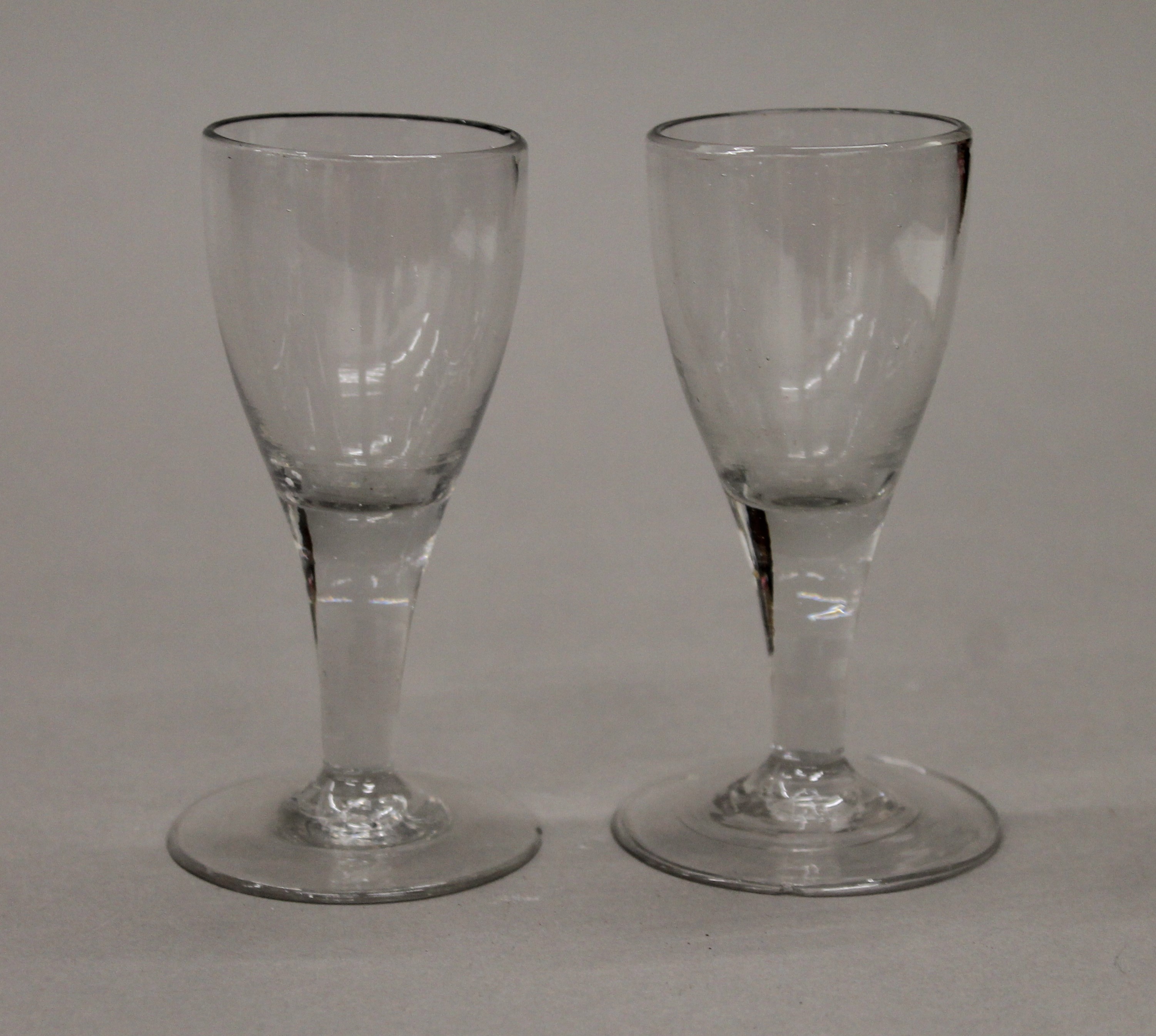 A box of various glassware. - Image 13 of 13