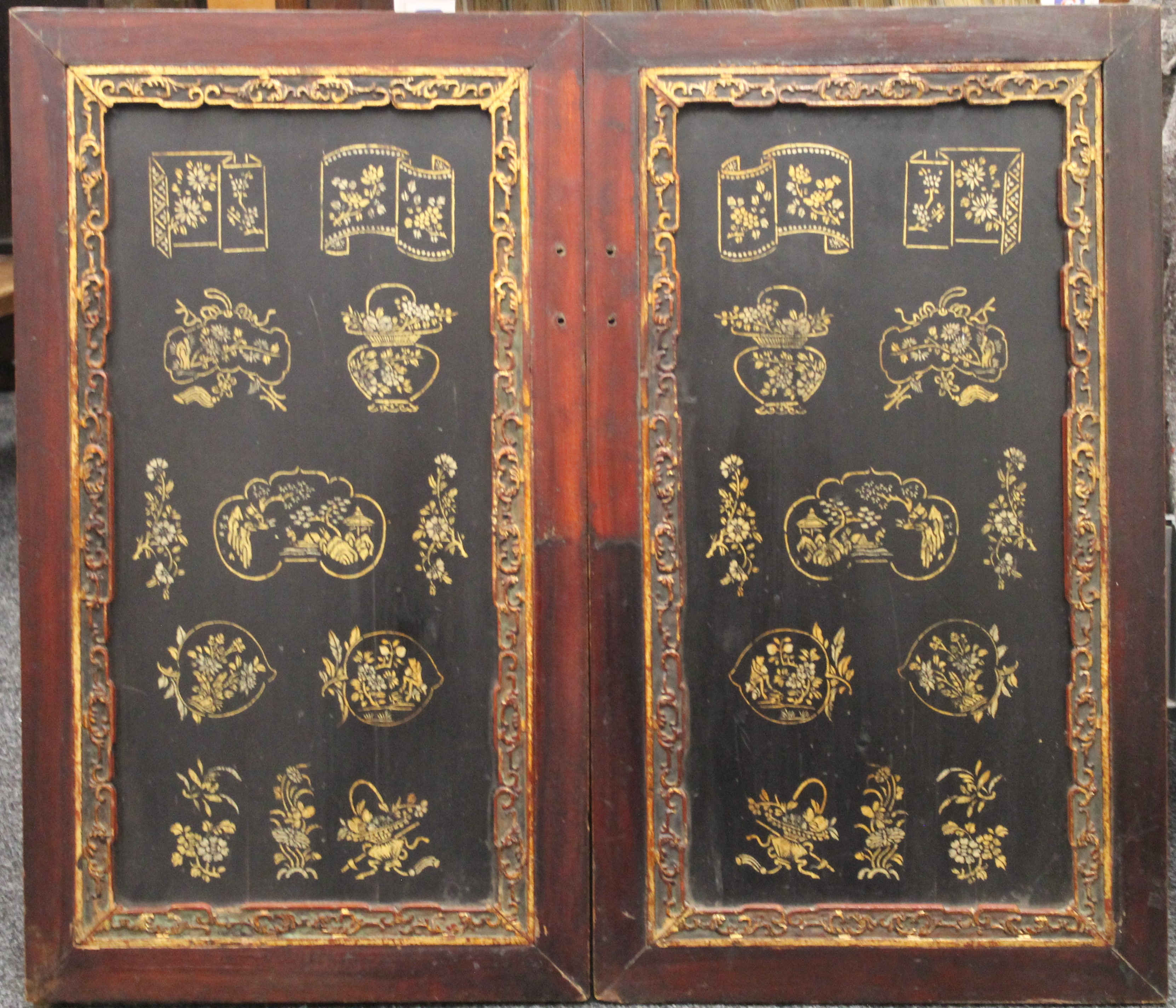 A pair of Chinese lacquered door panels. Each 46 x 80 cm. - Image 2 of 5