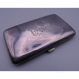 A 900 silver cigarette case with engraved crest (crest matching with previous lot). 5 cm wide. 66.