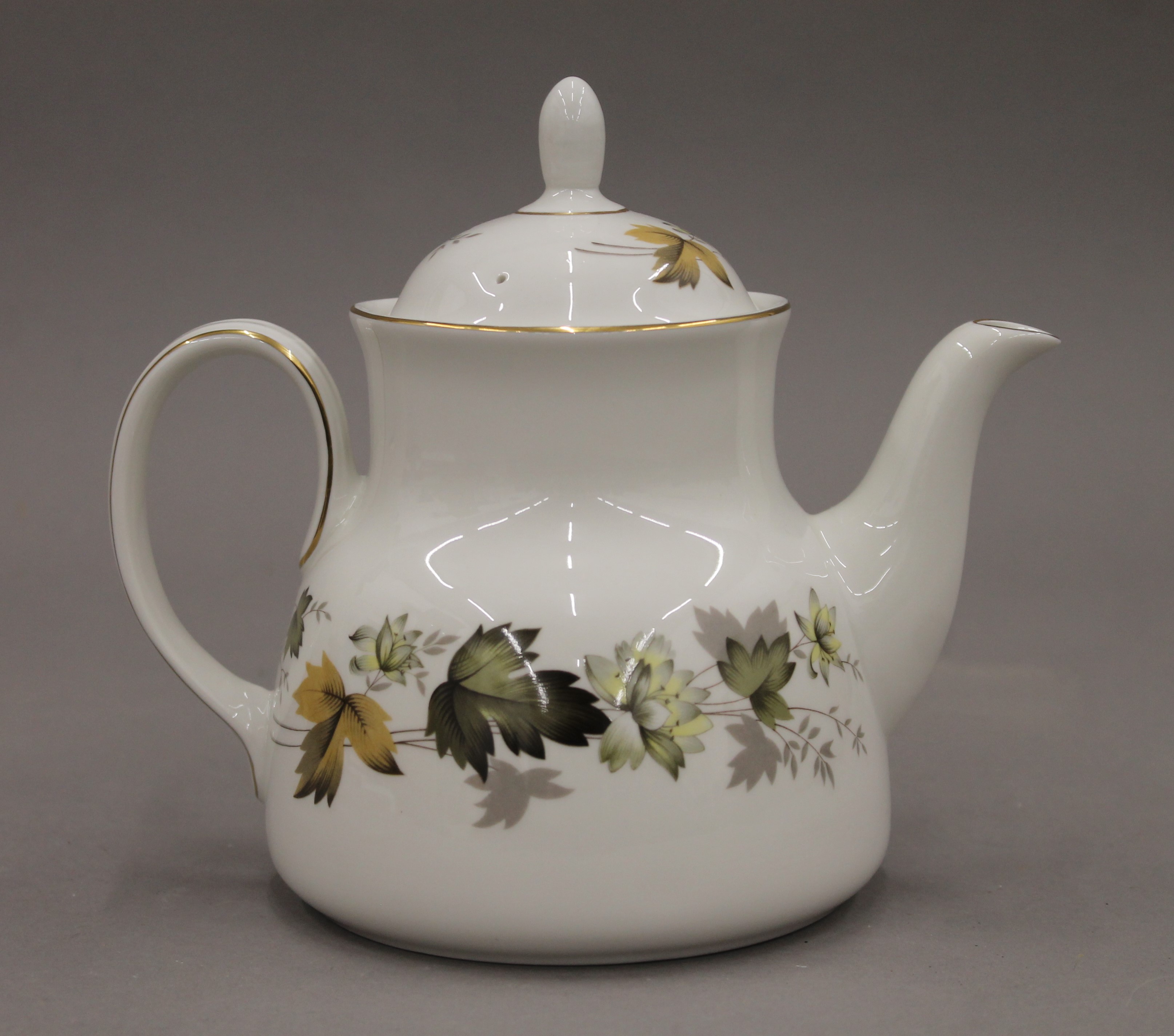 A Royal Doulton Larchmont dinner and tea service. - Image 5 of 6