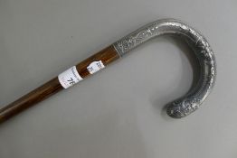 A silver handled walking stick. 89 cm long.