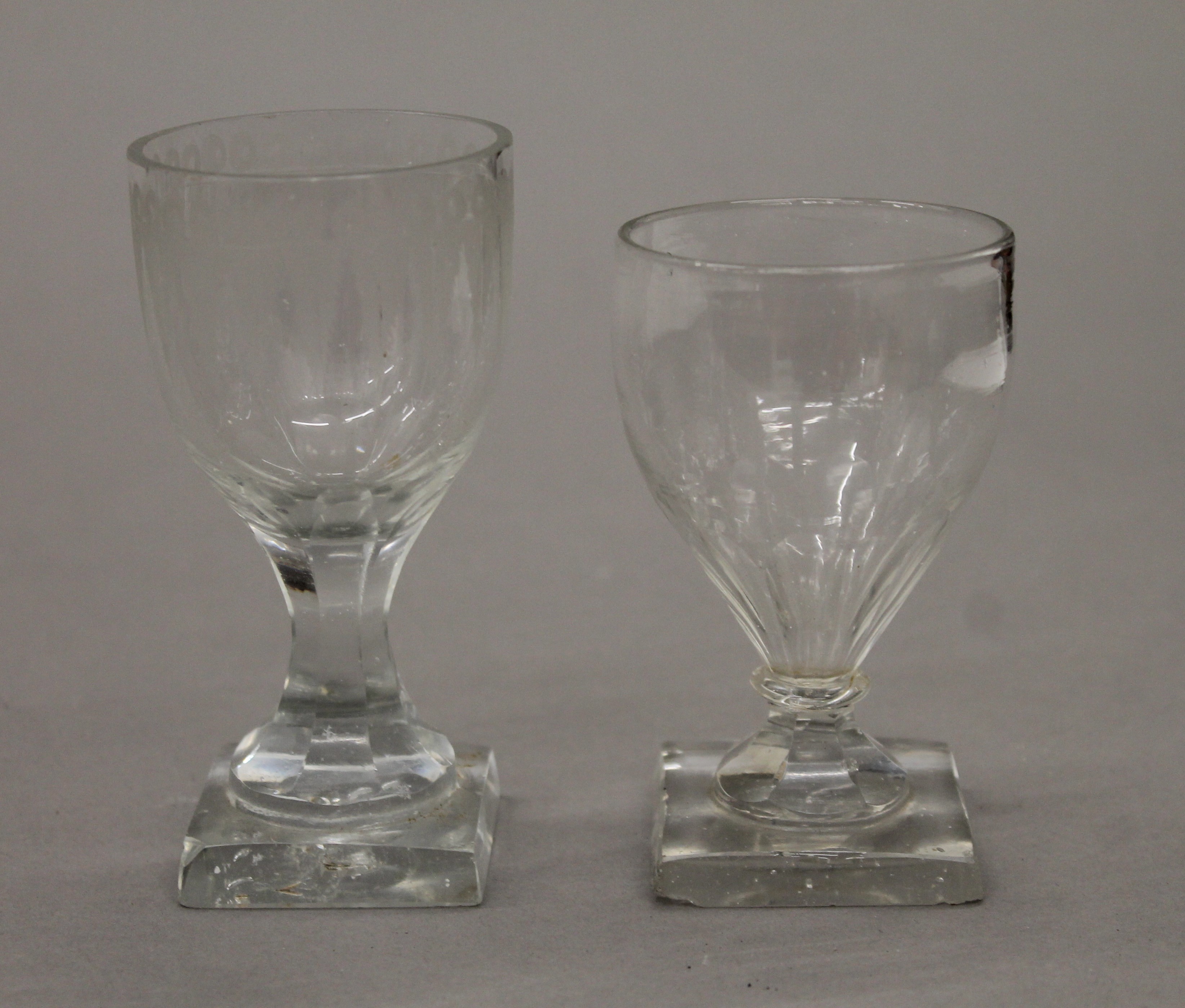 A box of various glassware. - Image 9 of 13
