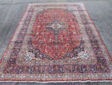A Kashan carpet. 370 x 245 cm.