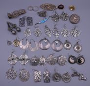 A quantity of silver and white metal jewellery.