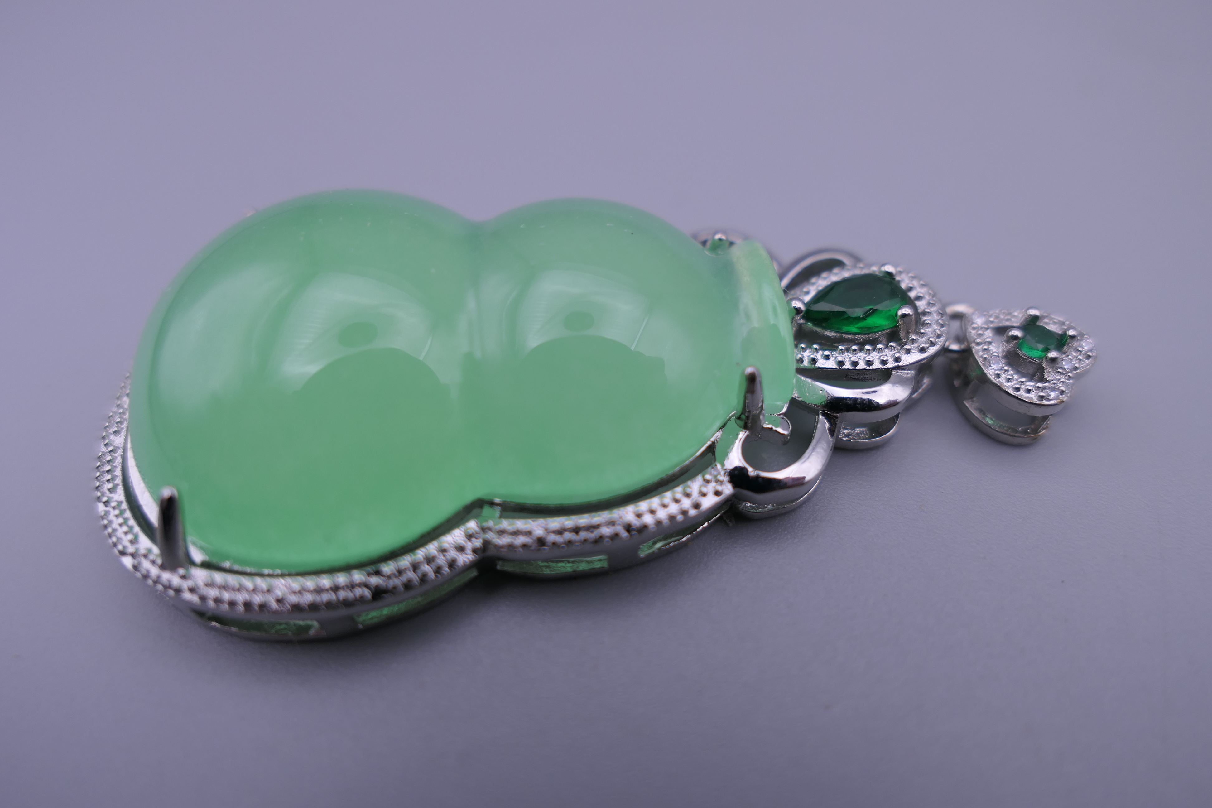 Two jade pendants. The largest 5.5 cm high. - Image 4 of 4