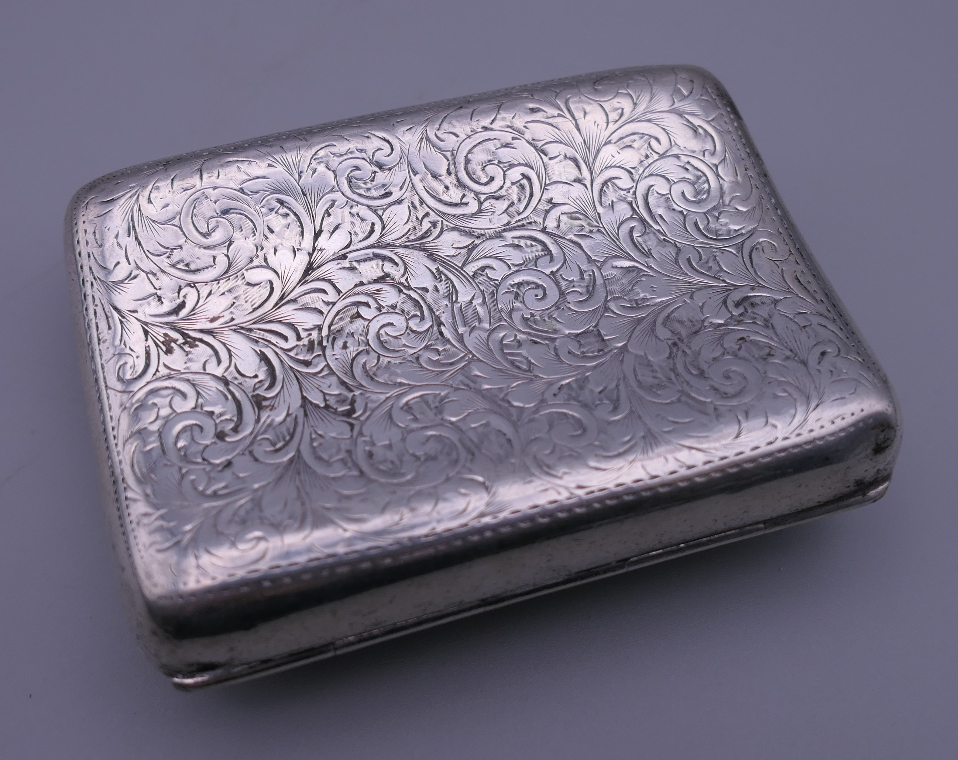 A silver cigarette case depicting a girl. 6 cm wide. - Image 2 of 7