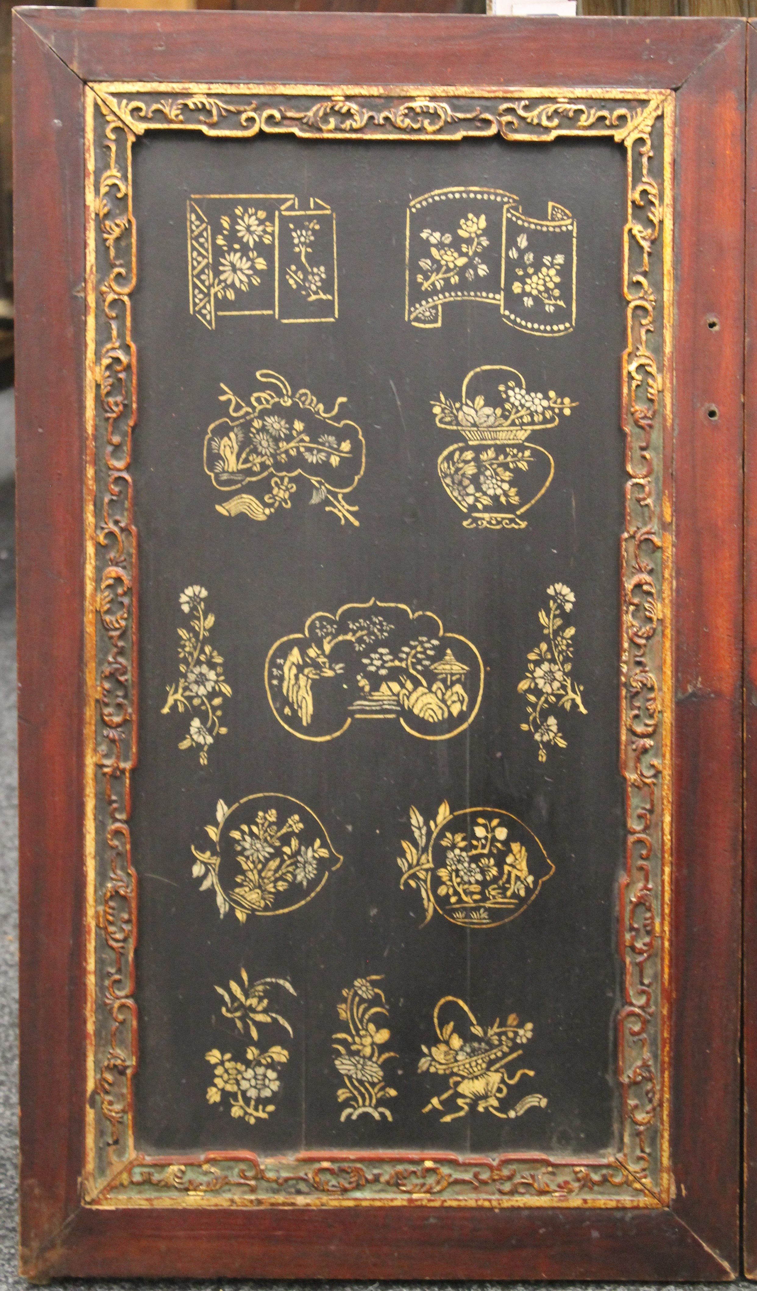 A pair of Chinese lacquered door panels. Each 46 x 80 cm. - Image 3 of 5