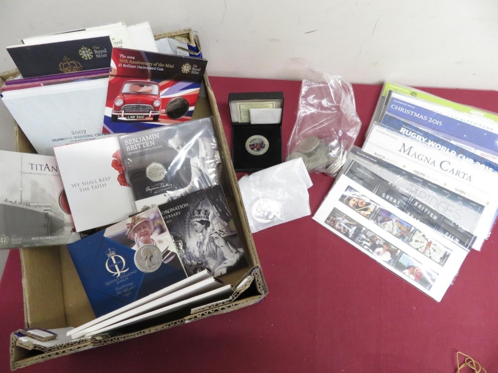 Collection of nineteen various post 2000 Royal Mint Proof Commemorative Coins, mostly uncirculated