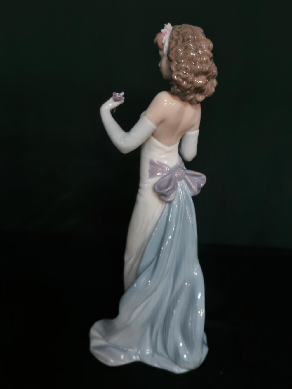 Lladro figurine 6608 "Anticipation" in original box, H31cm. - Image 2 of 2