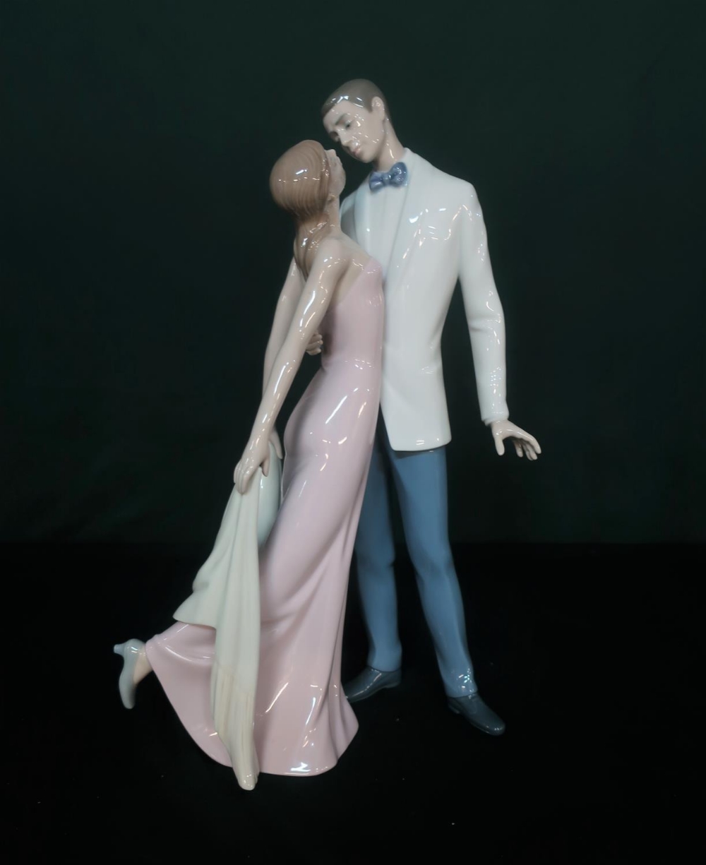 Lladro figurine 010.06475 "Happy Anniversary" in original box, H32cm.